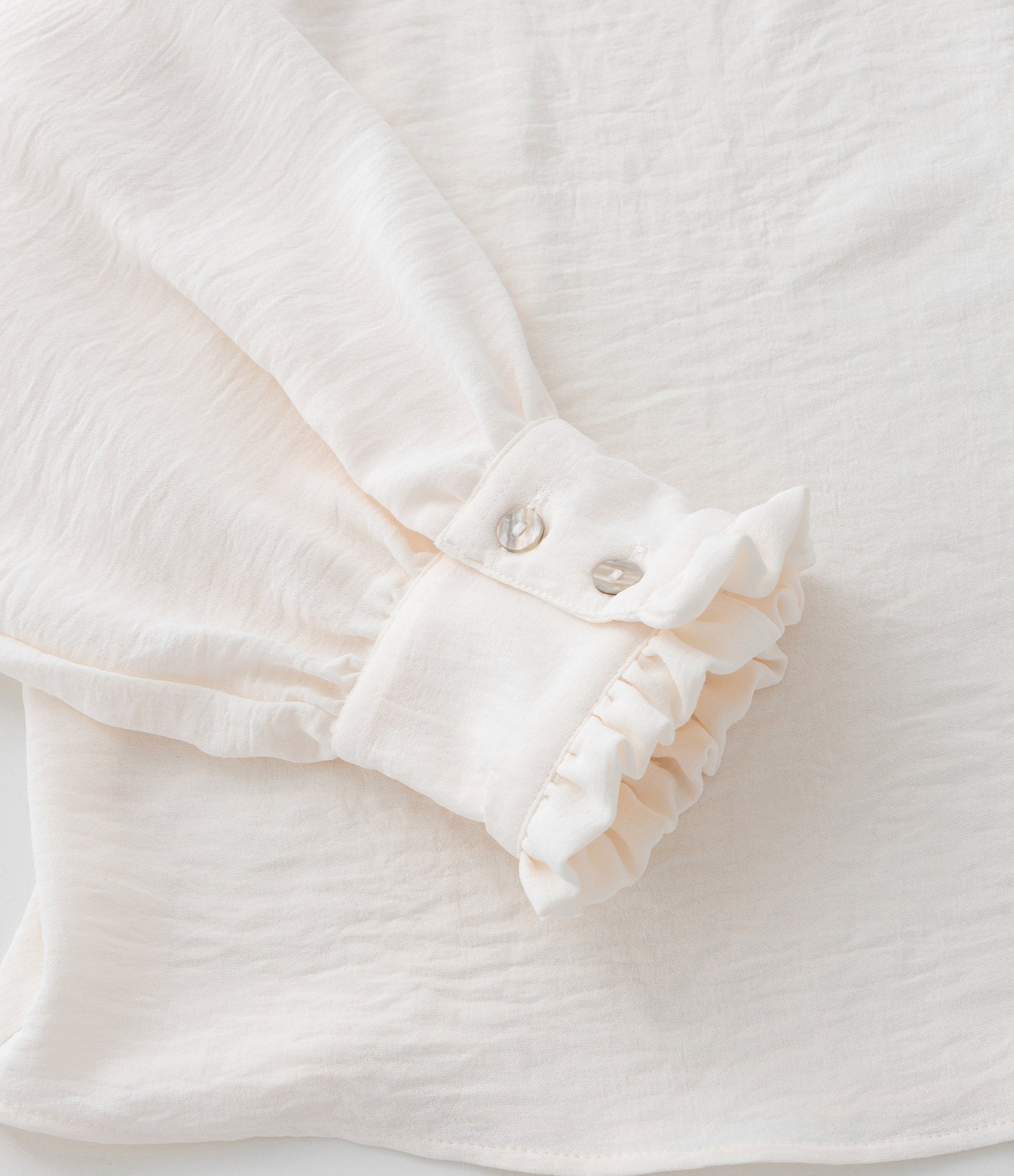 Camisa em Crepe com Lacinho Contrastante Curve & Plus Size Off White 8