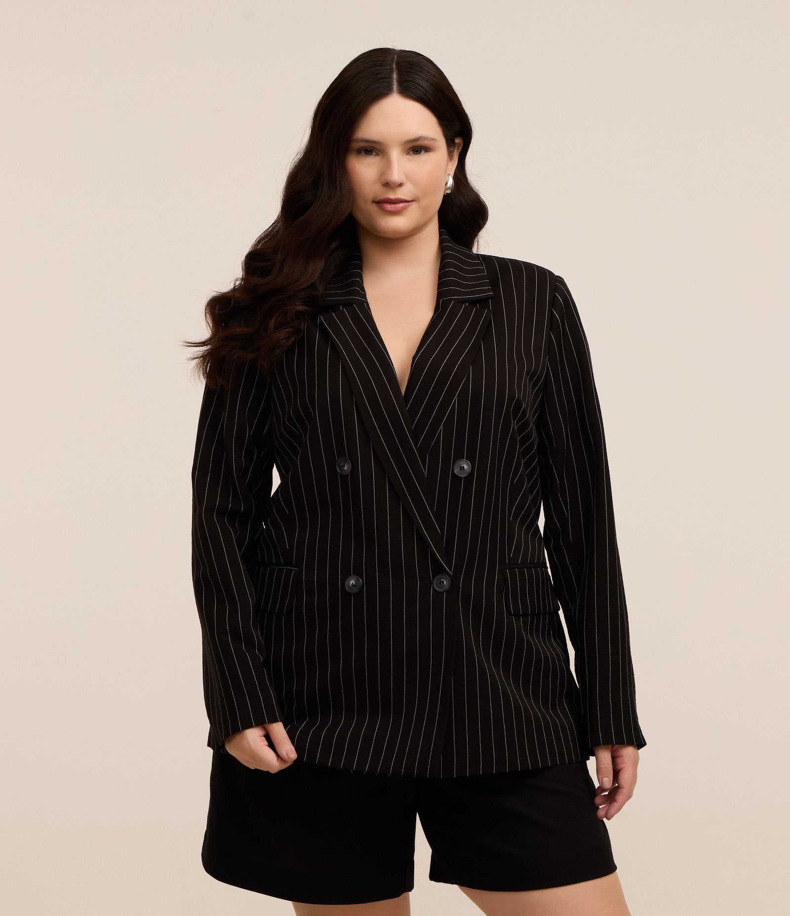 Blazer Alfaiataria com Risca de Giz Curve & Plus Size Preto 2