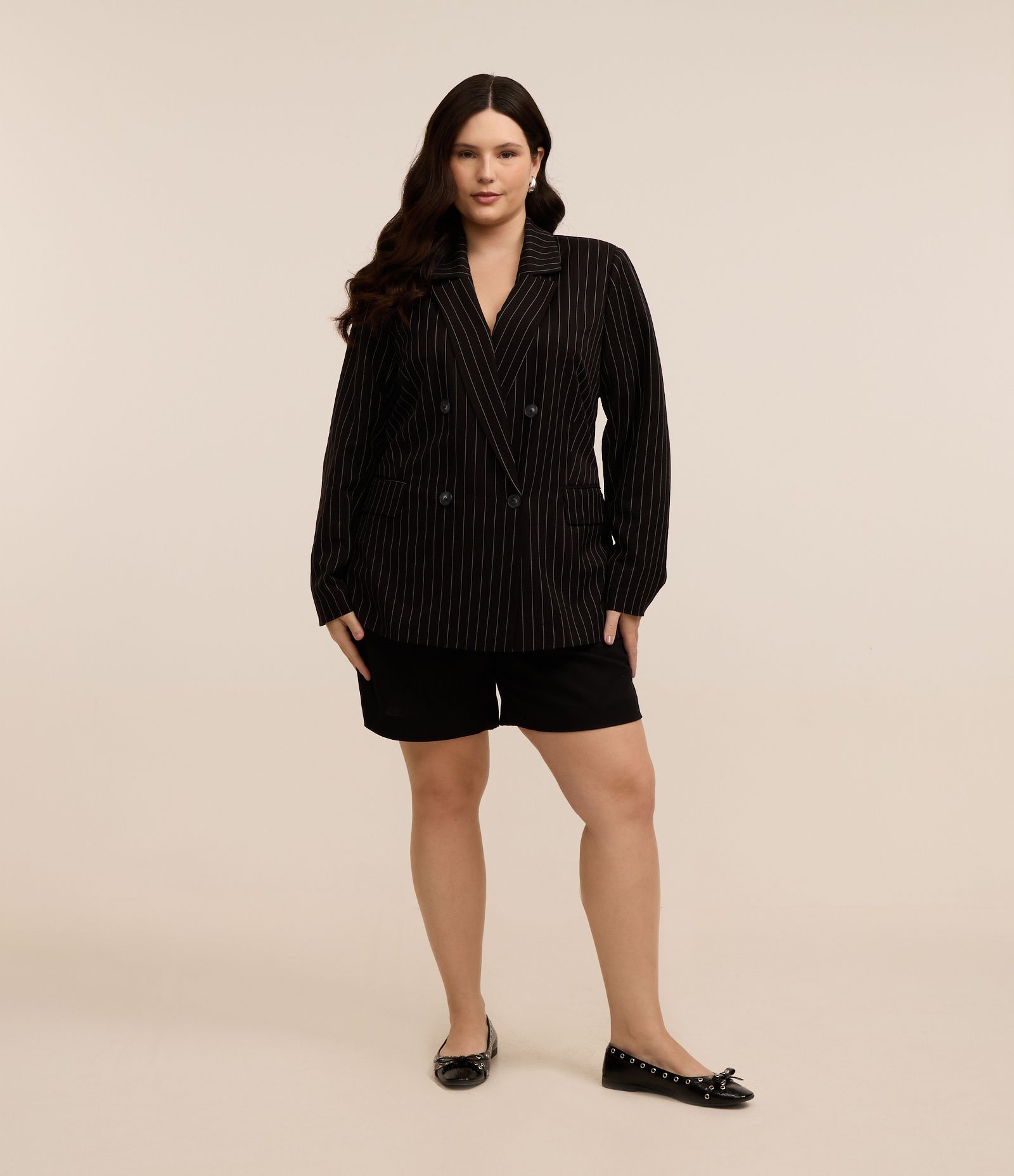 Blazer Alfaiataria com Risca de Giz Curve & Plus Size Preto 3