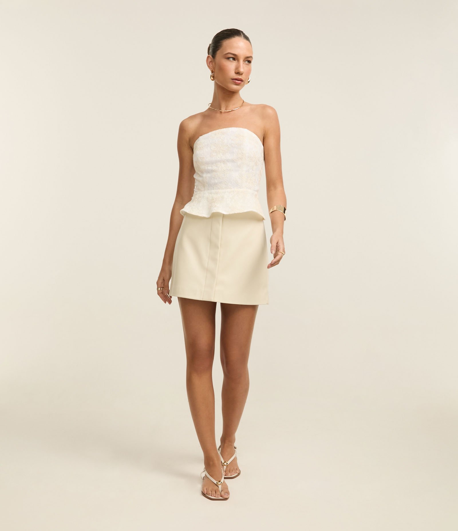 Blusa Peplum Sem Alça em Crepe com Bordado Floral Off White 2