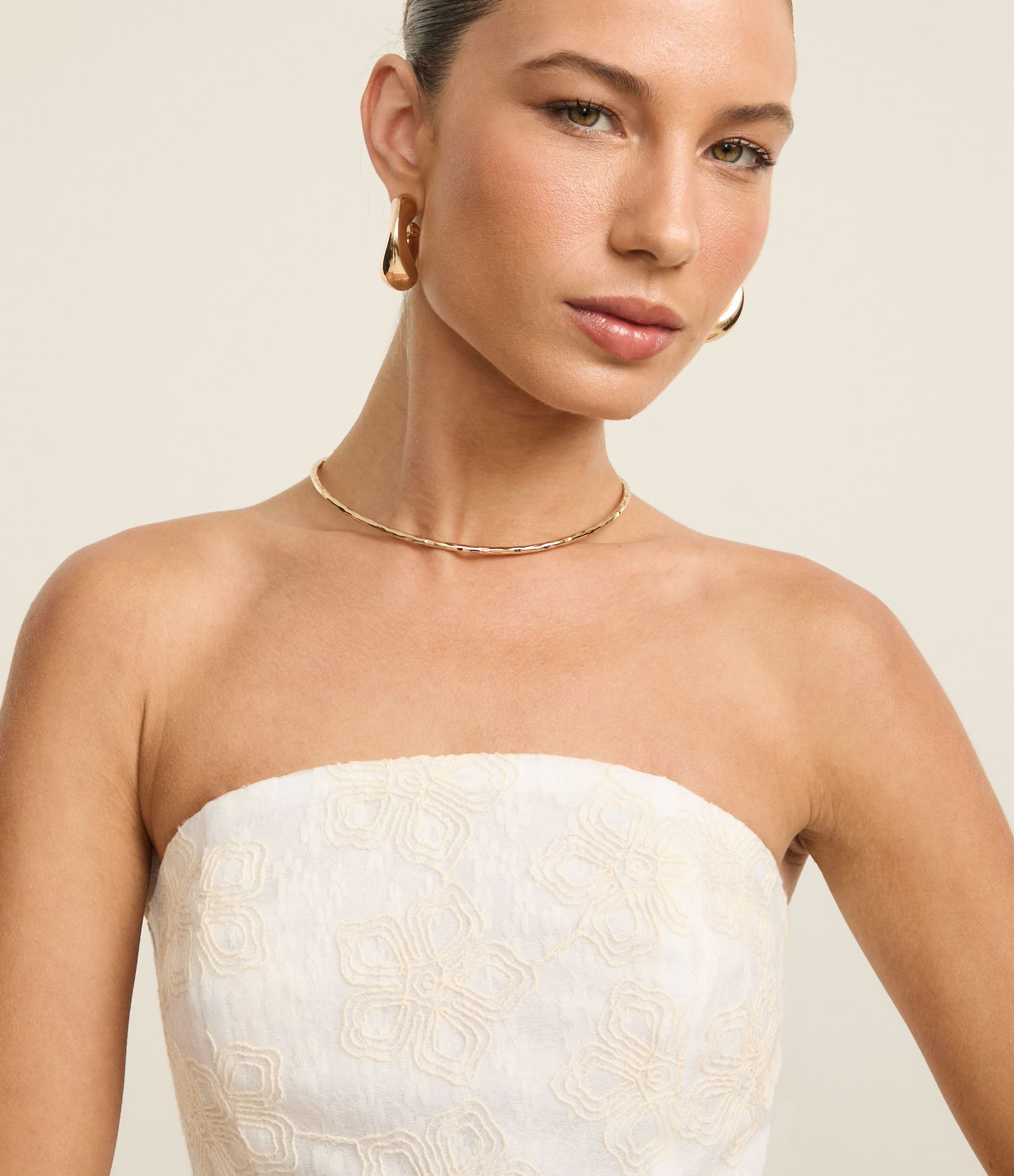 Blusa Peplum Sem Alça em Crepe com Bordado Floral Off White 4