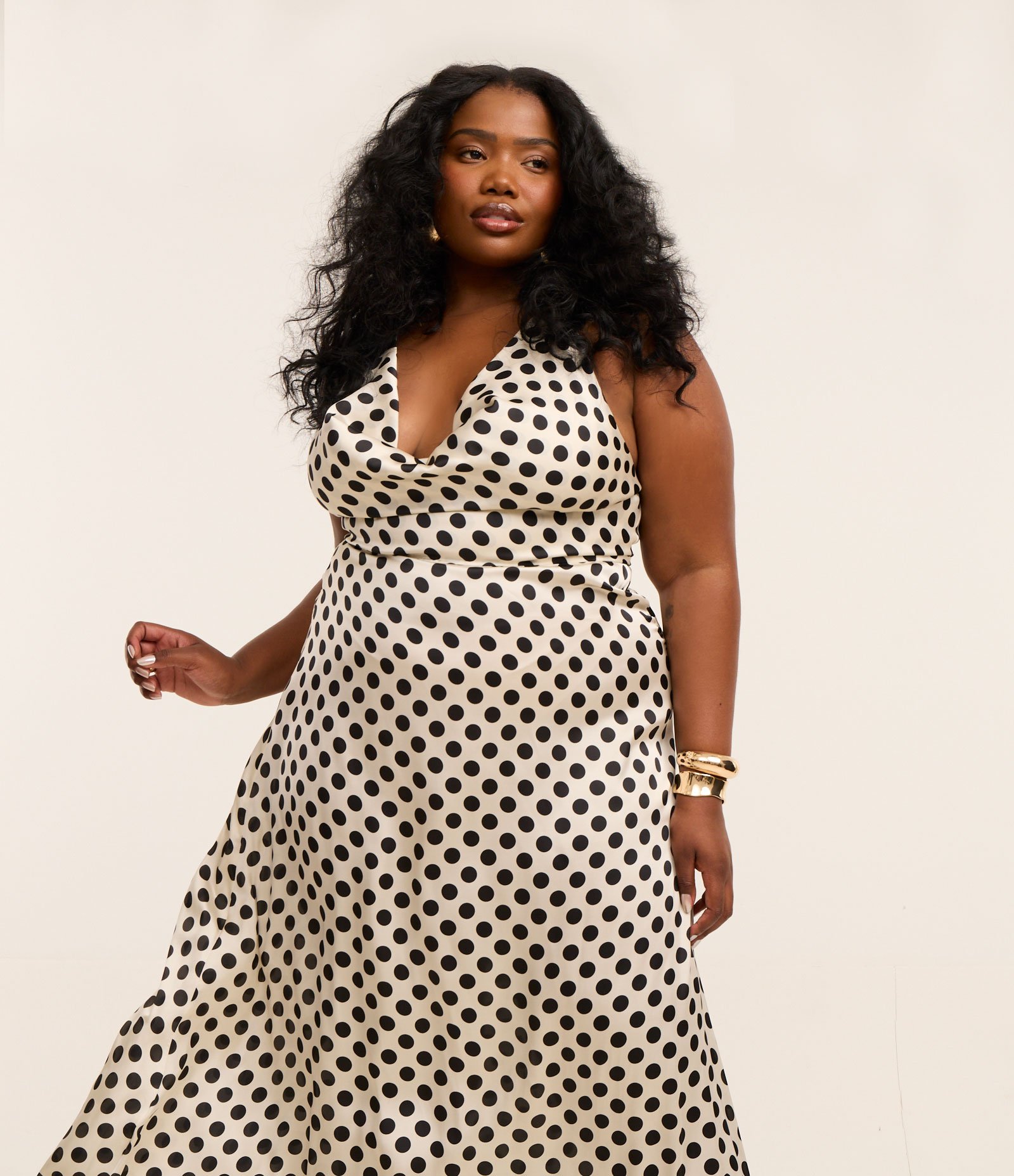 Vestido Longo Poá Coleção Rita Carreira Curve & Plus Size Branco/Preto 5