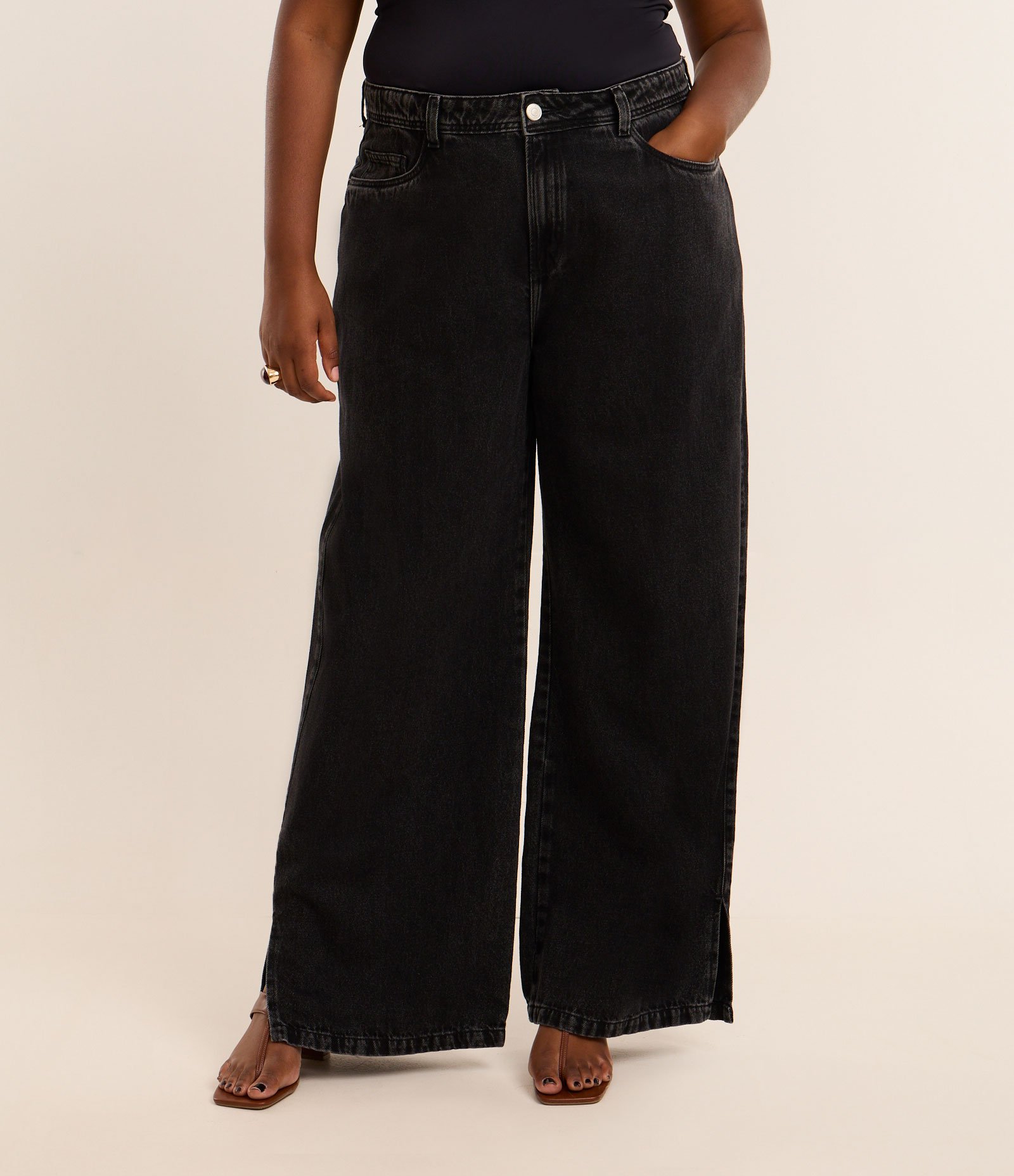 Calça Wide Leg em Jeans Marmorizado Curve & Plus Size Preto 2