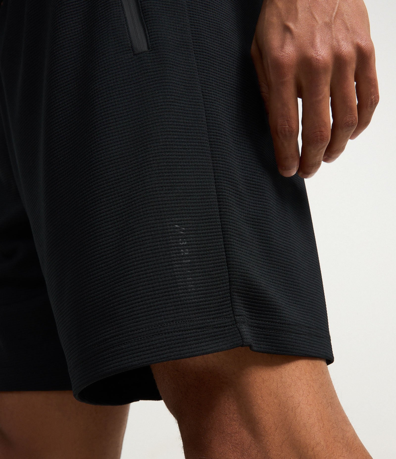 Bermuda Esportiva Texturizada com Cós Elástico e Zíper no Bolso Preto 3