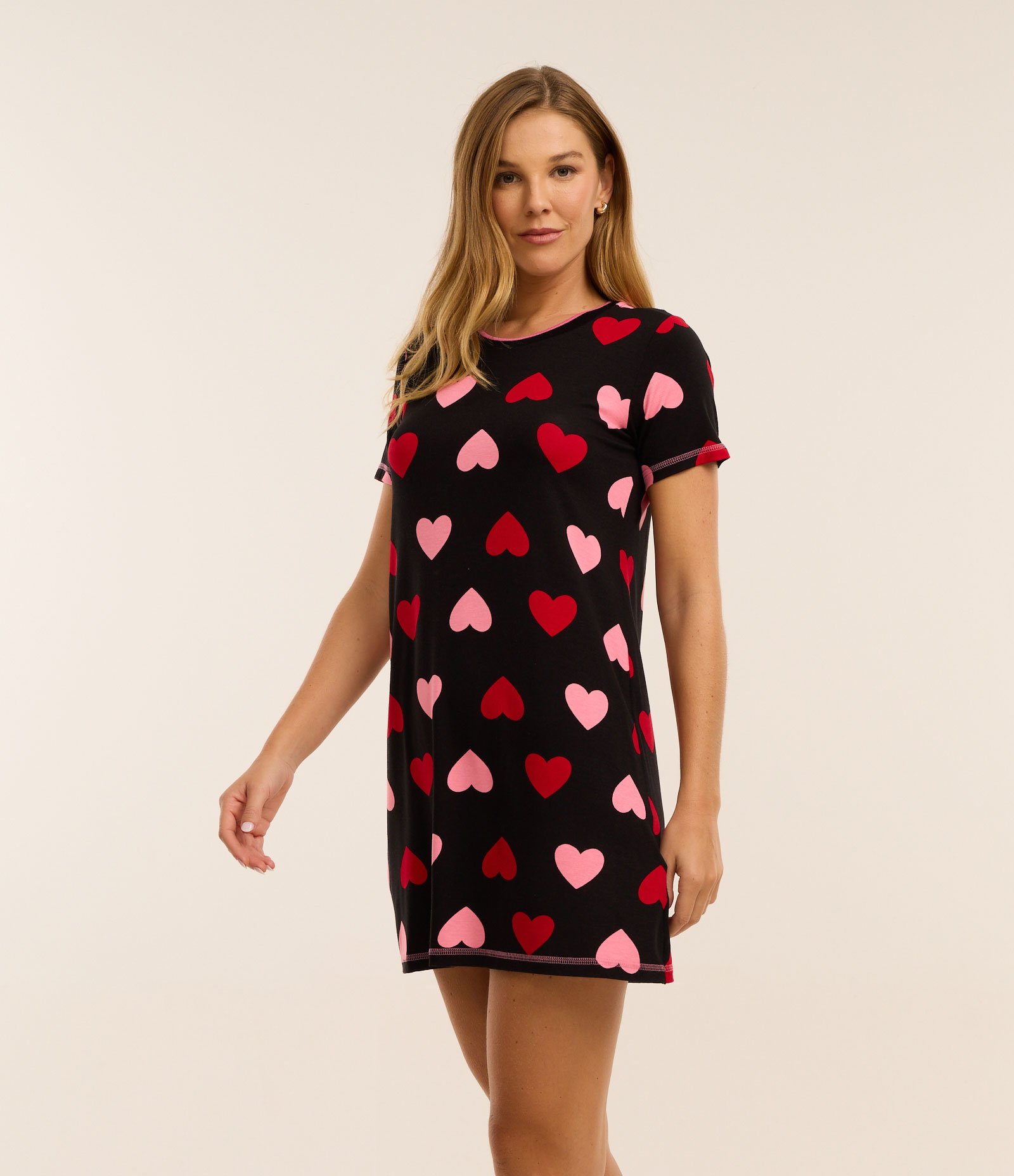 Camisola T-shirt em Viscose com Estampa de Corações Preto 2