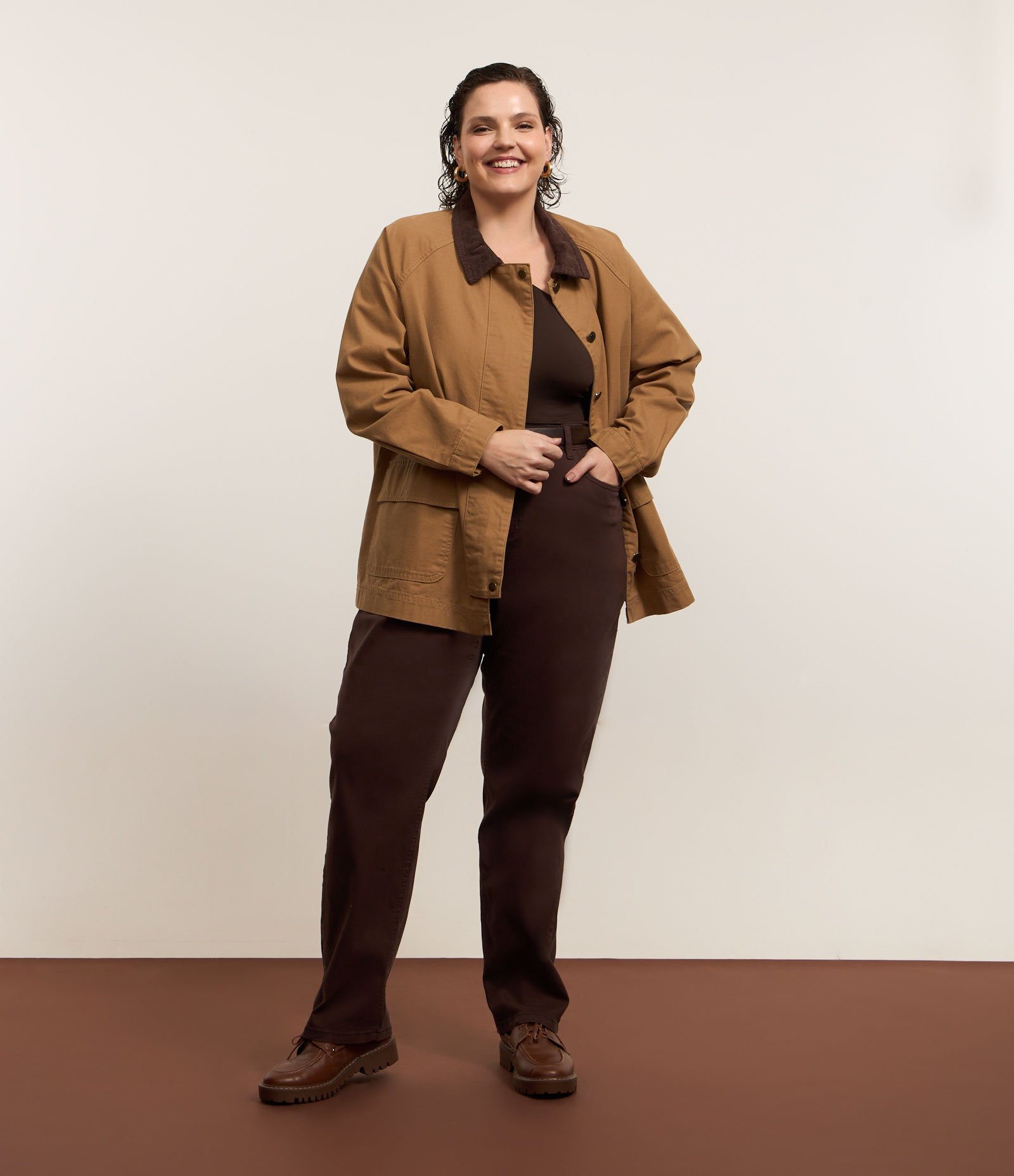 Calça Reta em Sarja com Efeito Veludo Curve & Plus Size Marrom 1