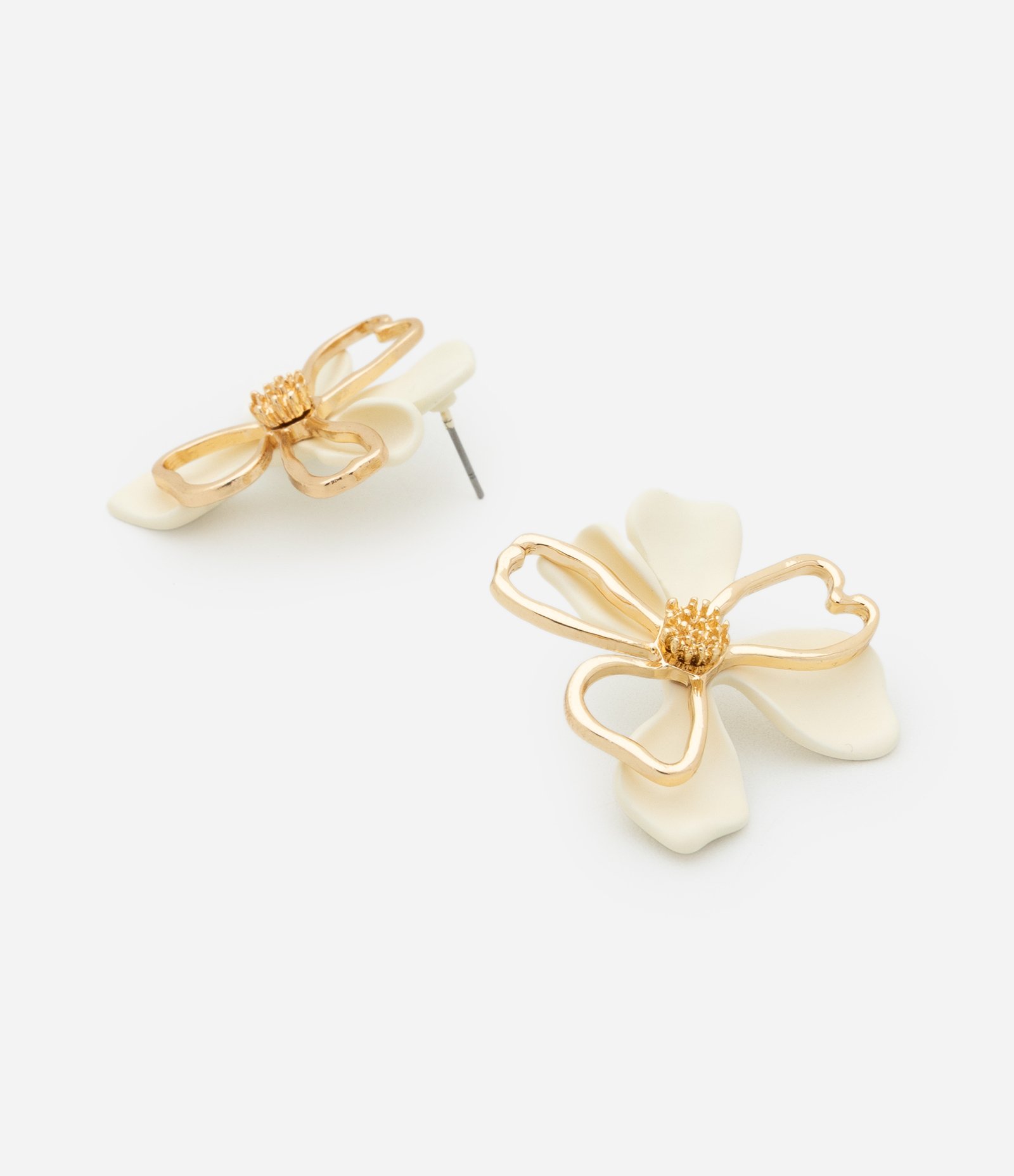 Brinco Botão com Forma de Flores Aramado Off White/Dourado 2