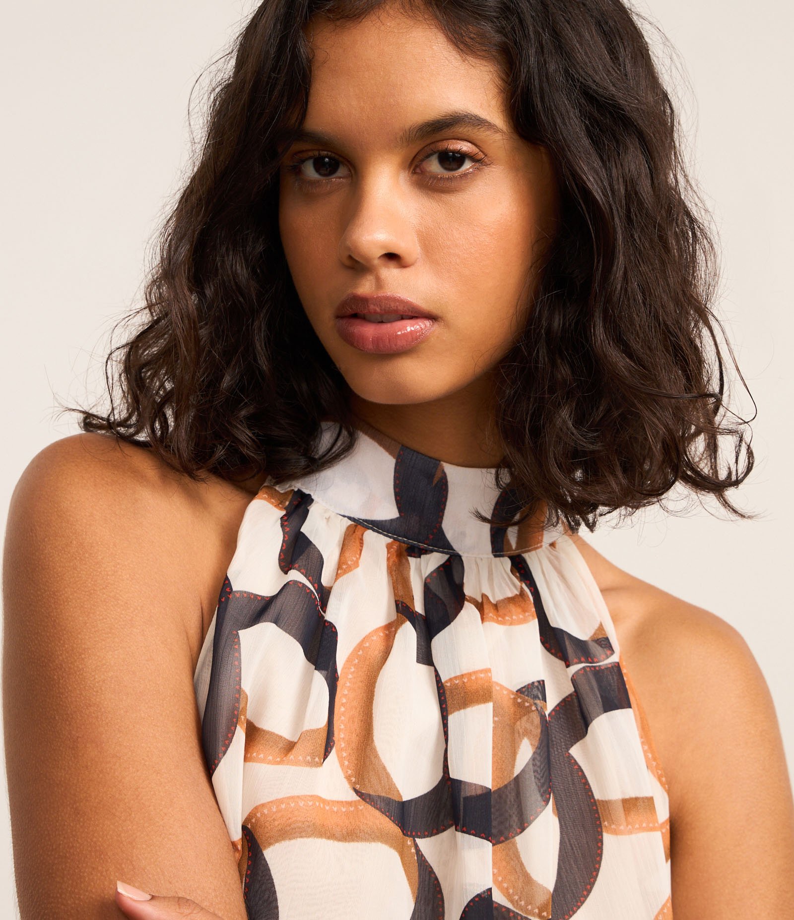 Blusa Gola Halter em Chiffon com Estampa de Elos Off White 3