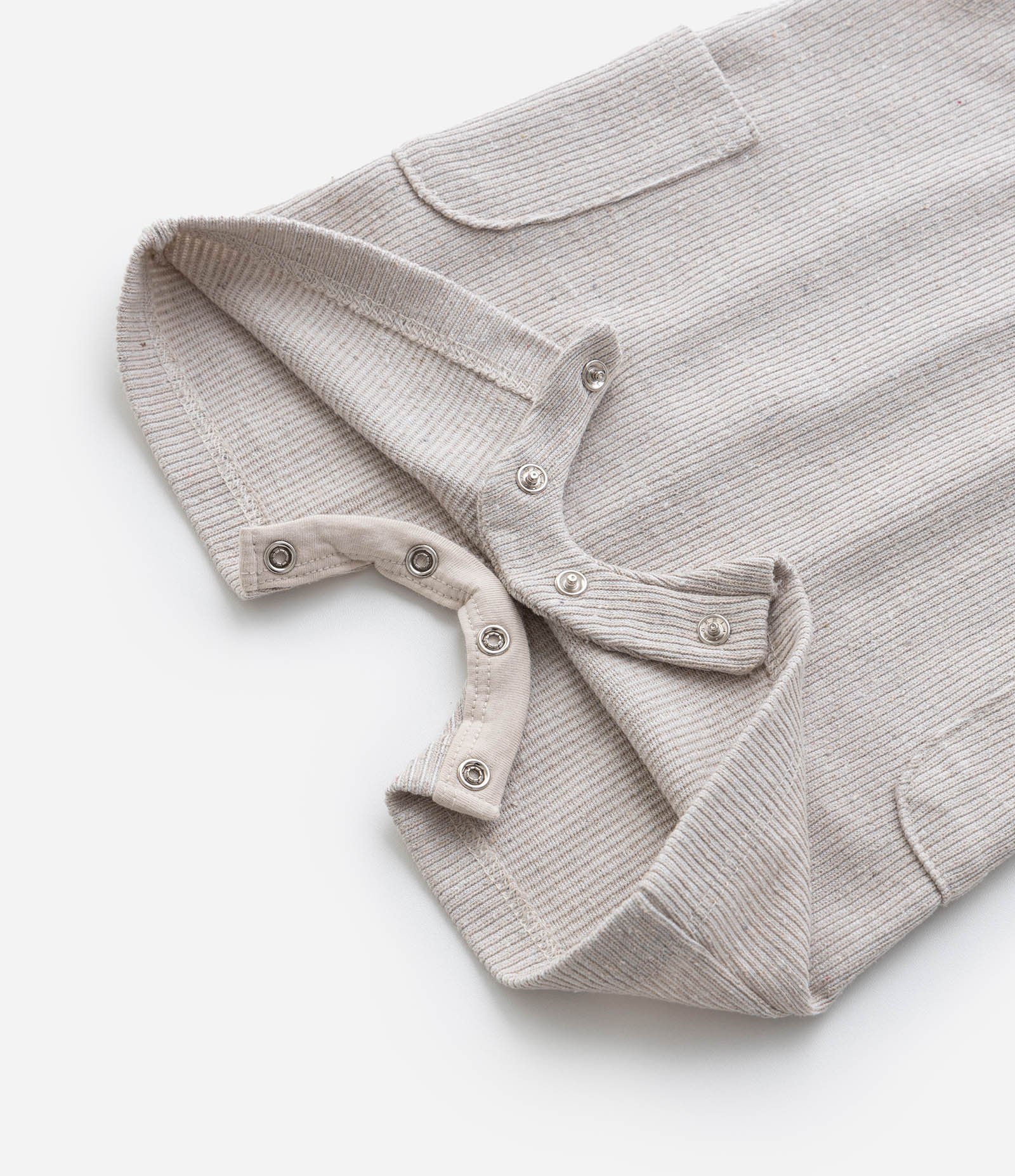 Jardineira Infantil Canelada com Bolsinhos - Tam 0 a 18 meses Bege 6