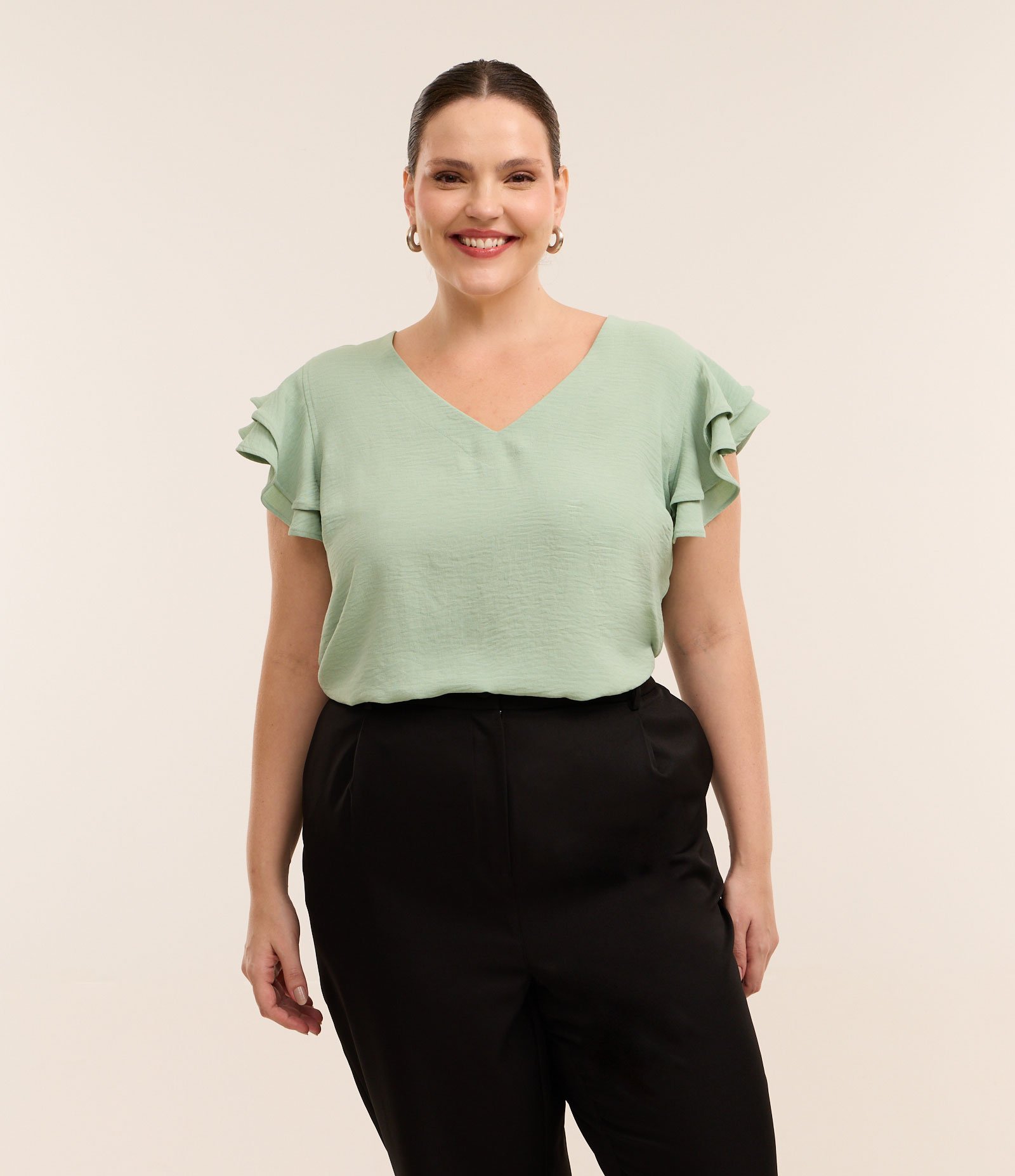 Blusa em Crepe com Babado Duplo no Ombro Curve & Plus Size 2