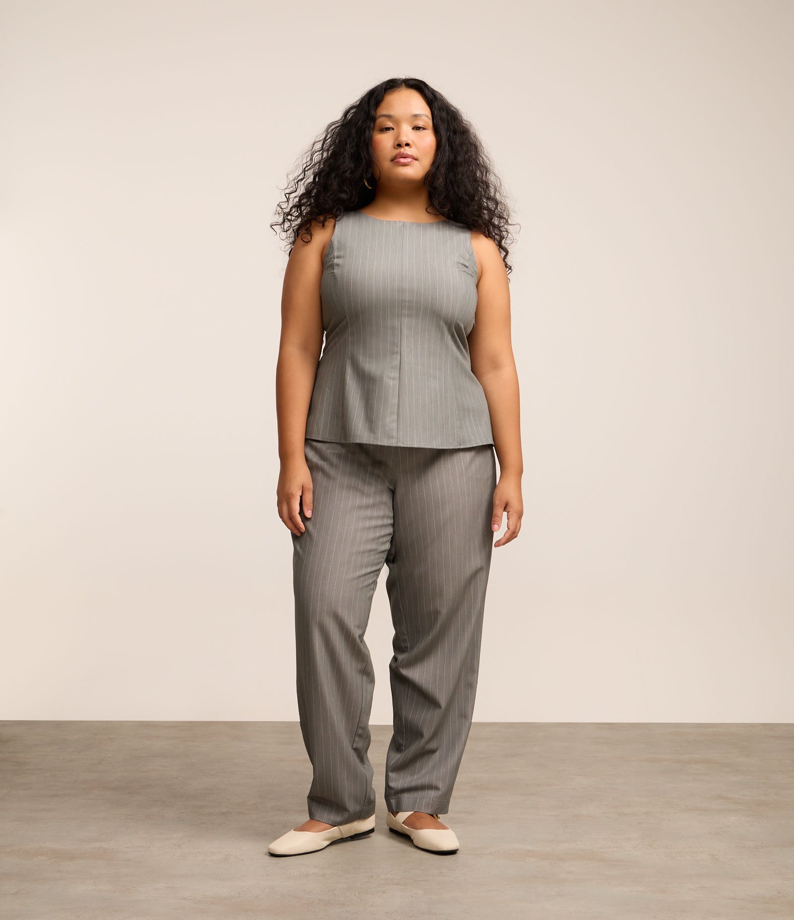 Calça Cenoura Alfaiatada com Risca de Giz Curve & Plus Size Cinza 1