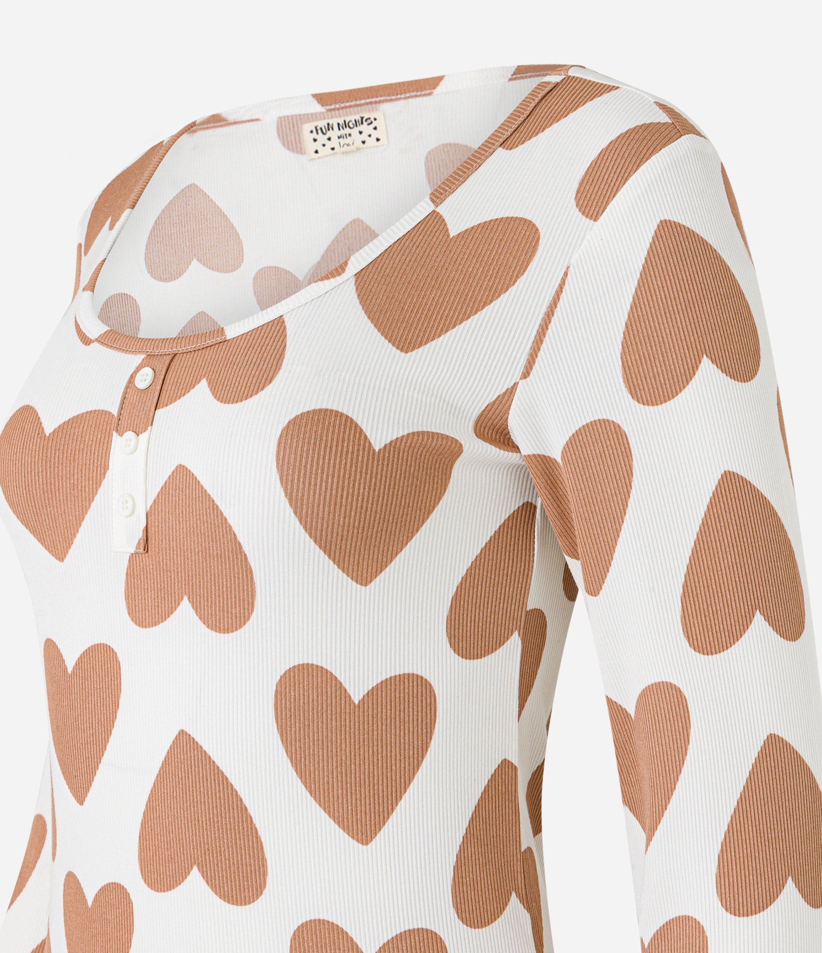 Pijama Longo Canelado com Estampa de Corações Bege 4