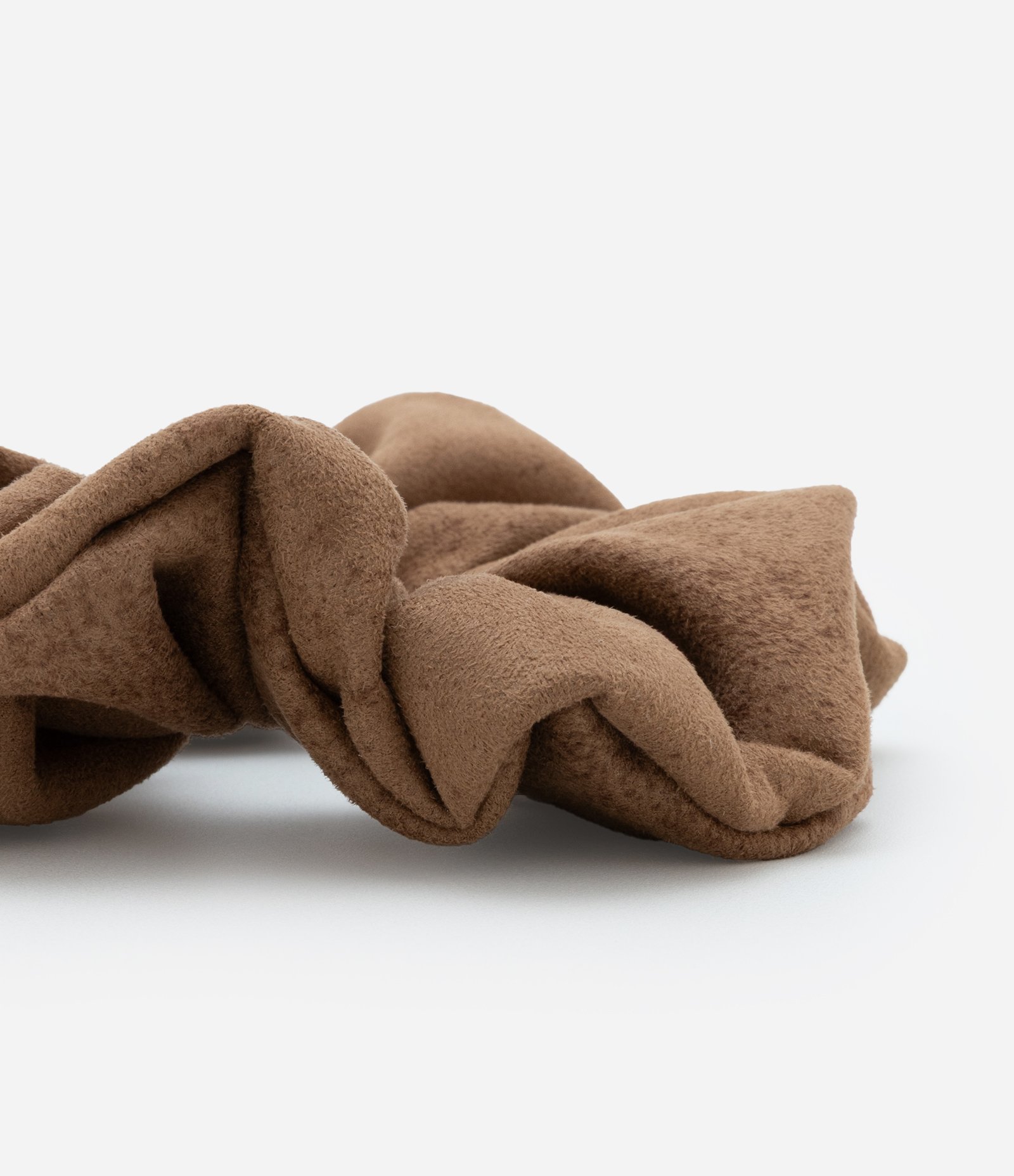 Scrunchie em Suede Marrom 2