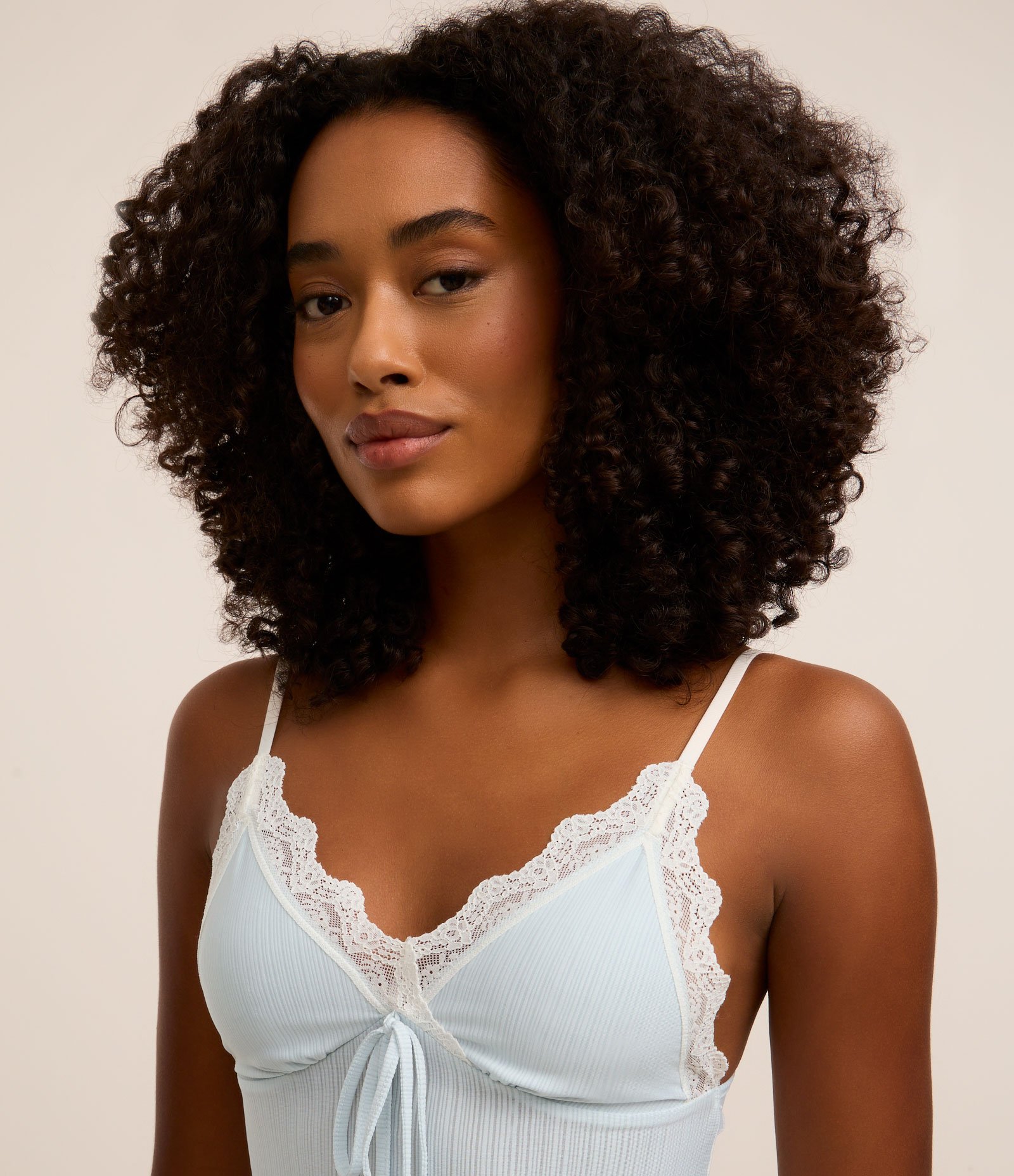 Camisola Curta Canelada com Rendas e Amarração Azul 3