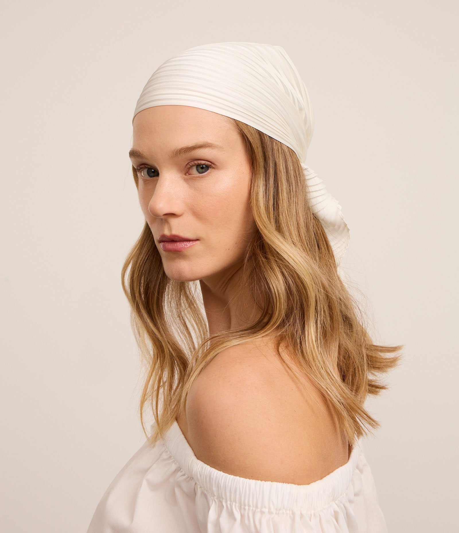 Lenço Acetinado Plissado Branco 4