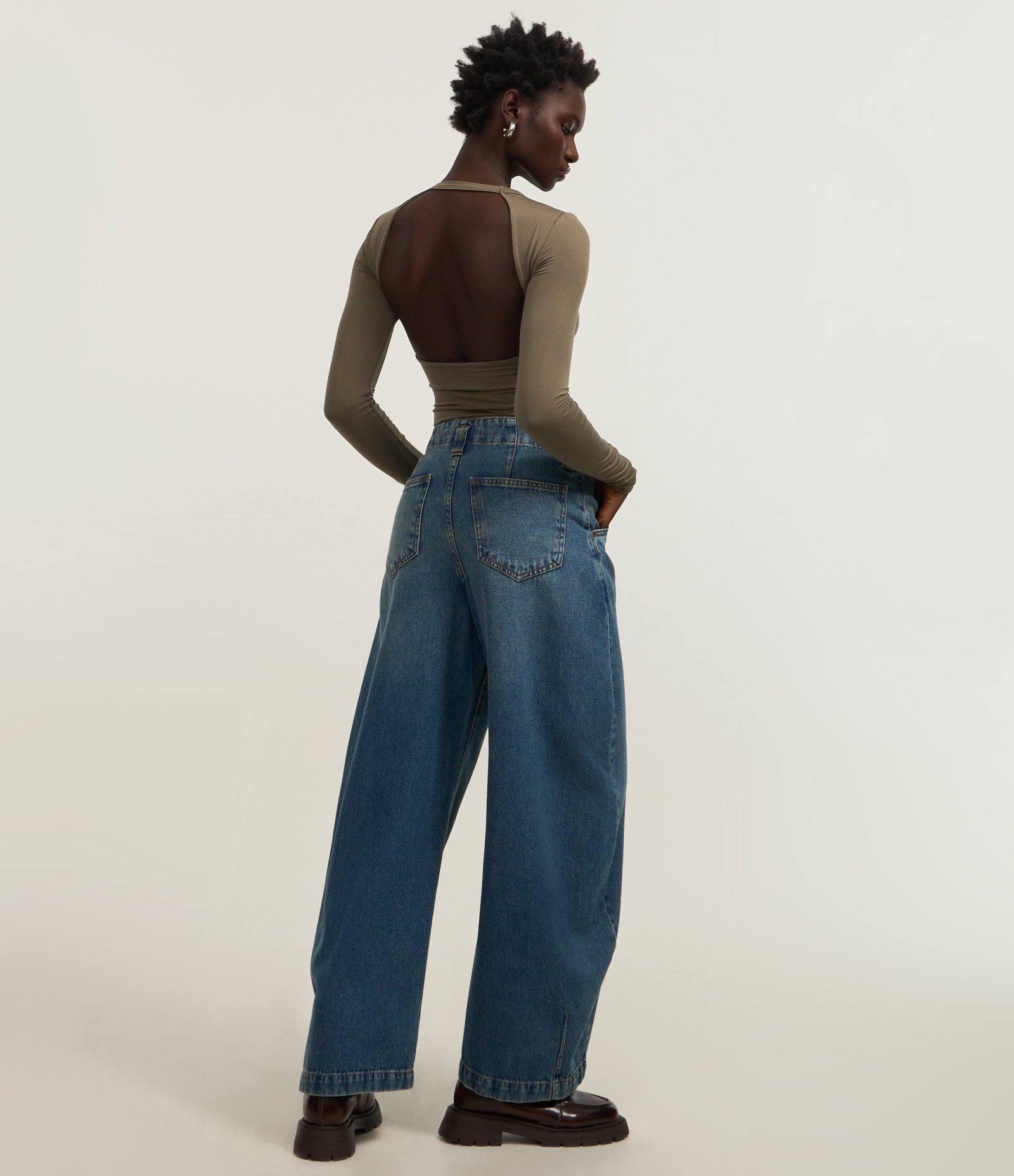 Body em Malha com Decote Costas e Detalhes Franzidos na Cintura Verde Acinzentado 2