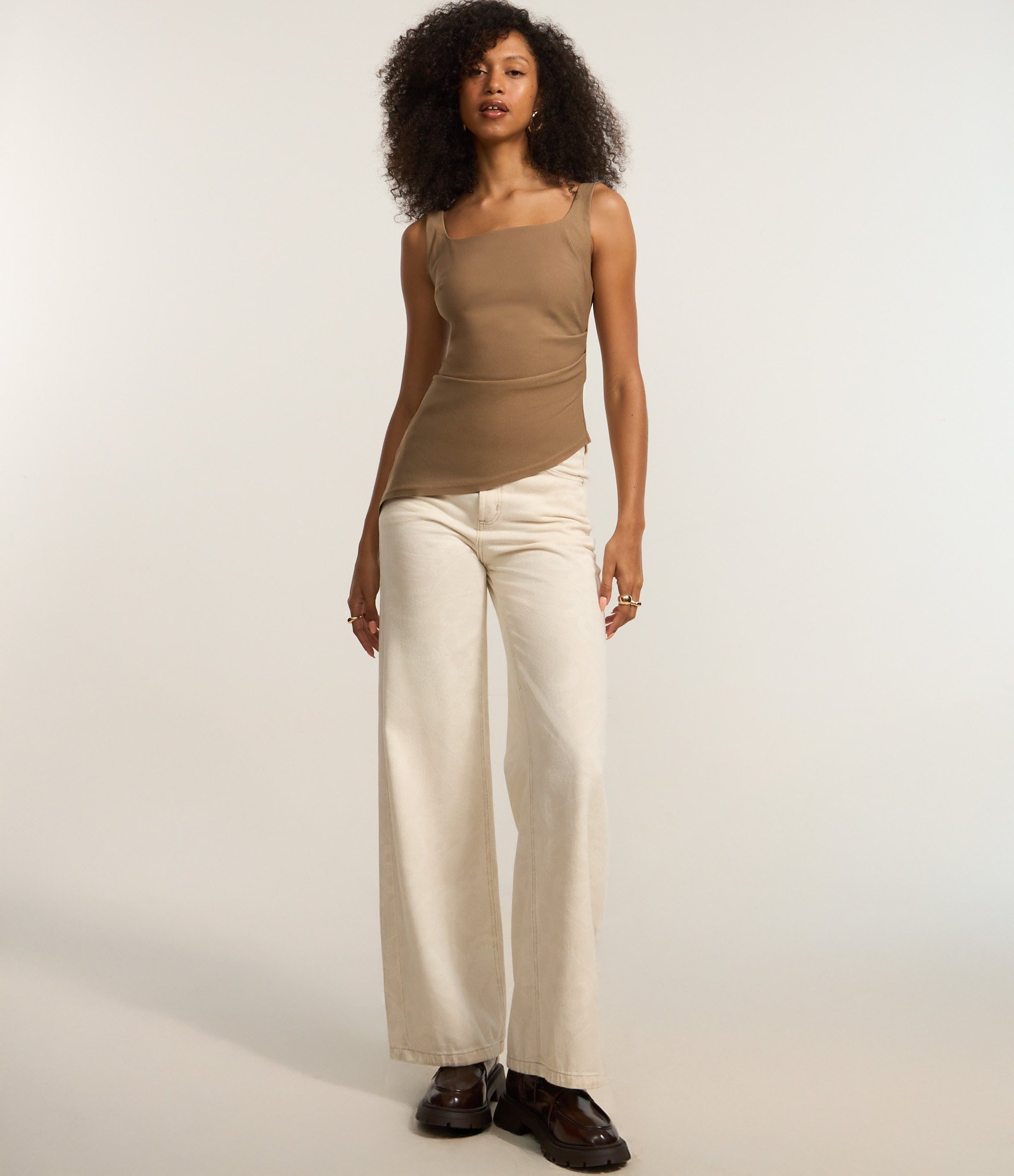 Blusa em Bengaline com Barra Assimétrica Bege 1