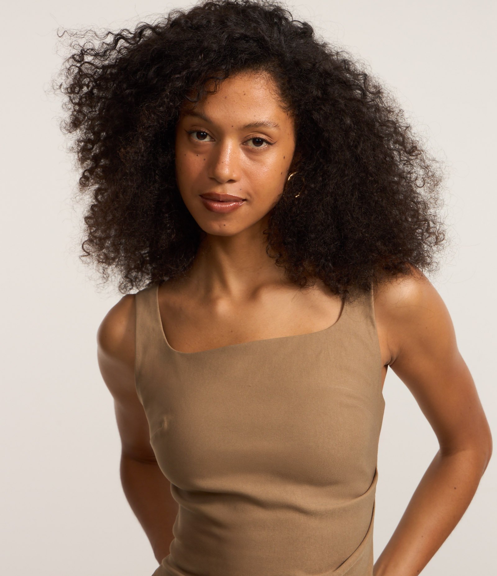 Blusa em Bengaline com Barra Assimétrica Bege 3