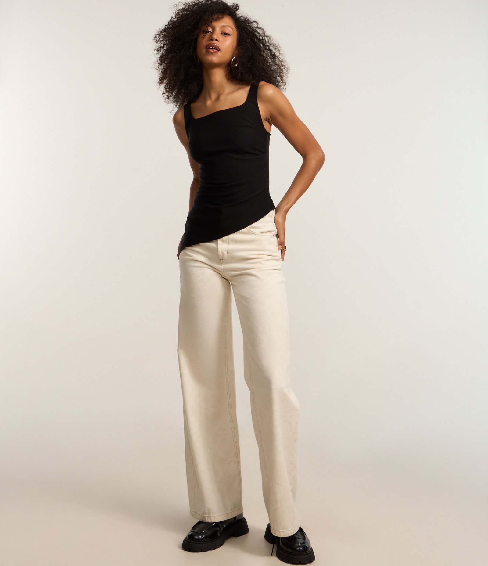 Blusa em Bengaline com Barra Assimétrica Preto 1