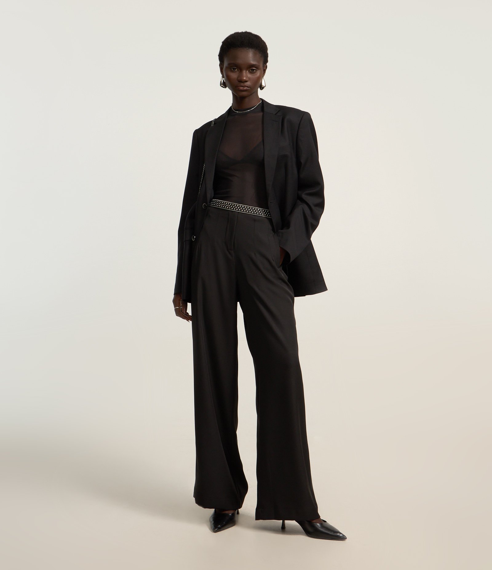 Calça Pantalona em Crepe com Recorte V Preto 1