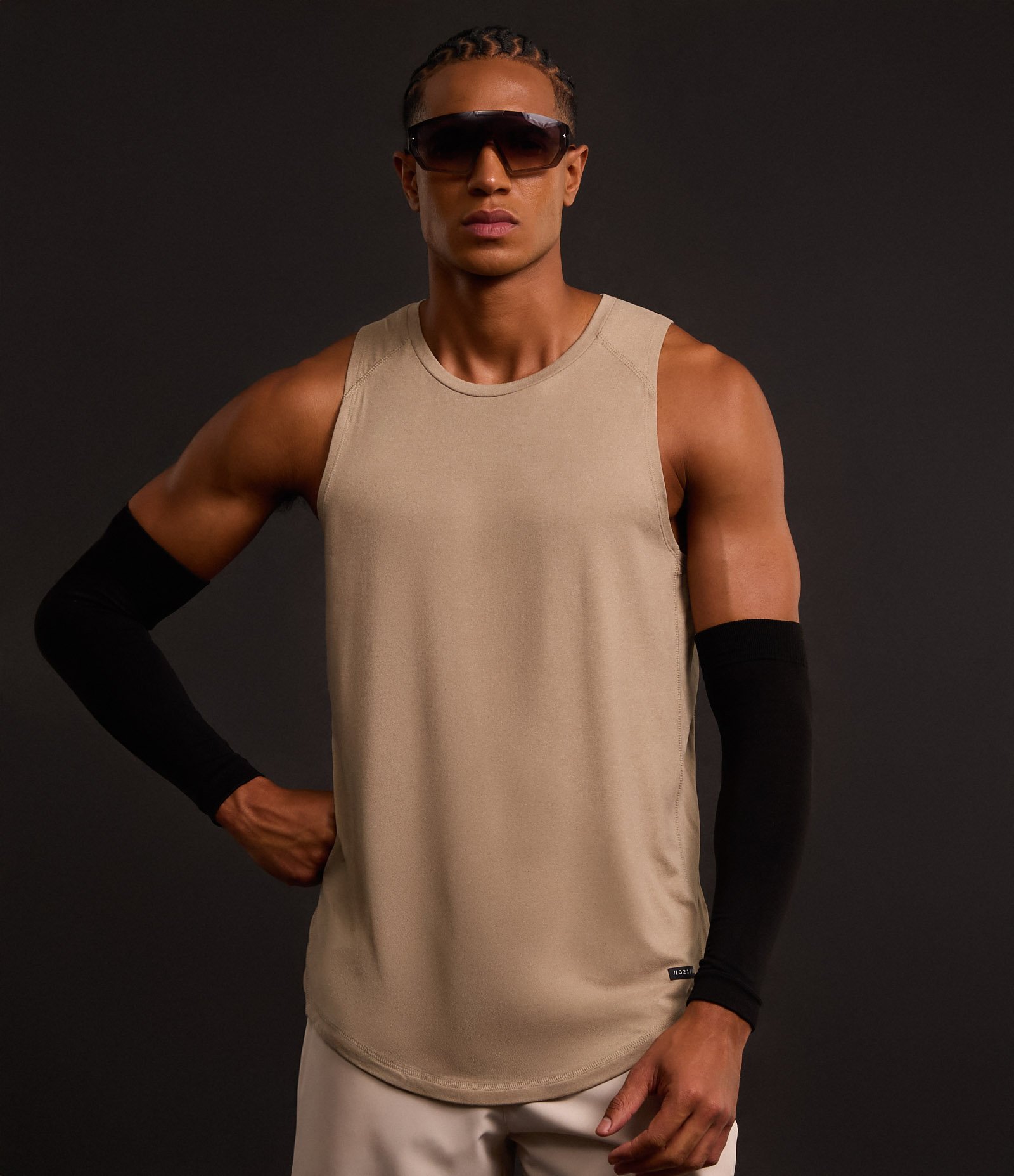 Regata Regular Esportiva com Etiqueta na Barra e Detalhe Contrastante Bege 1