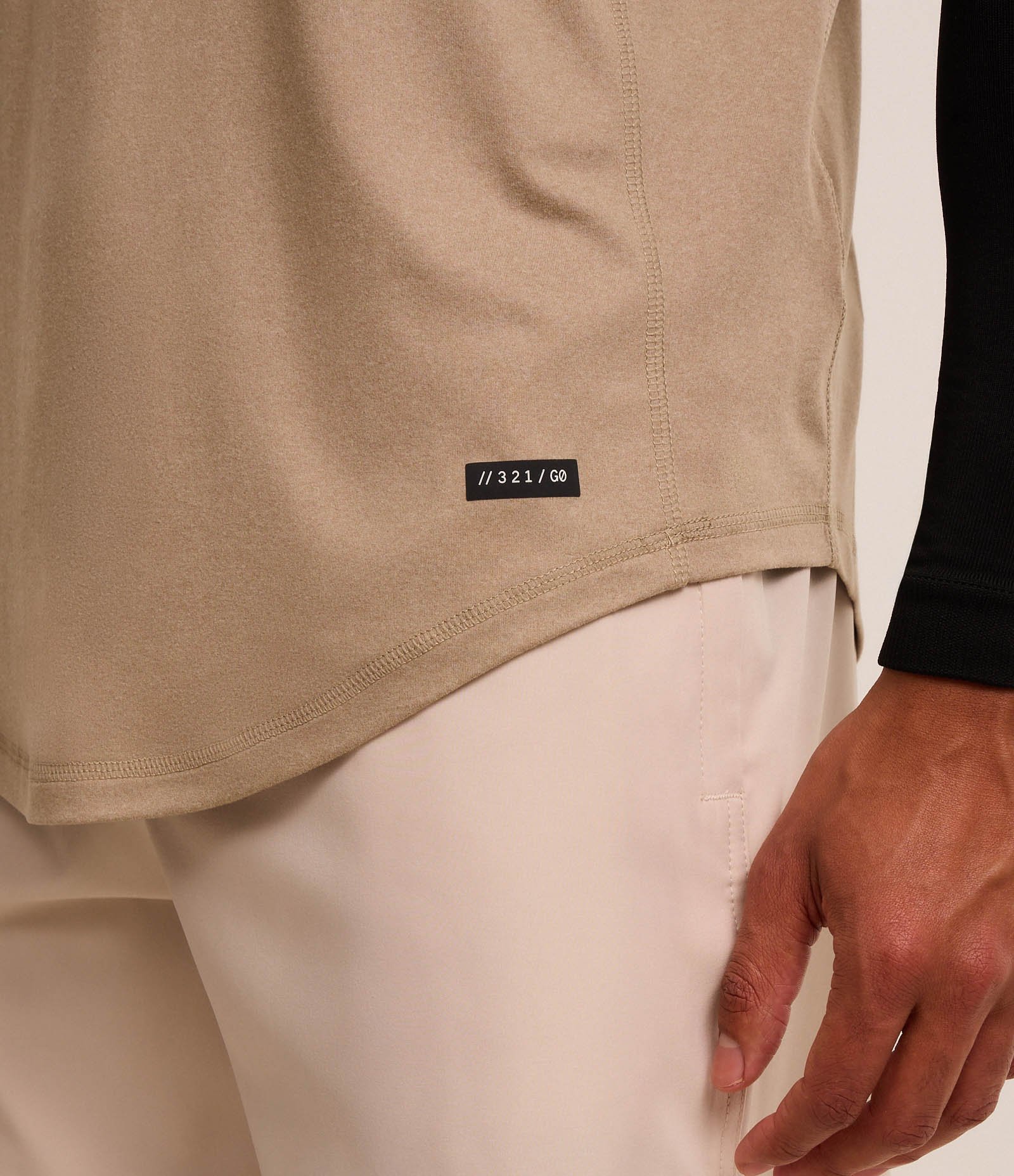 Regata Regular Esportiva com Etiqueta na Barra e Detalhe Contrastante Bege 3