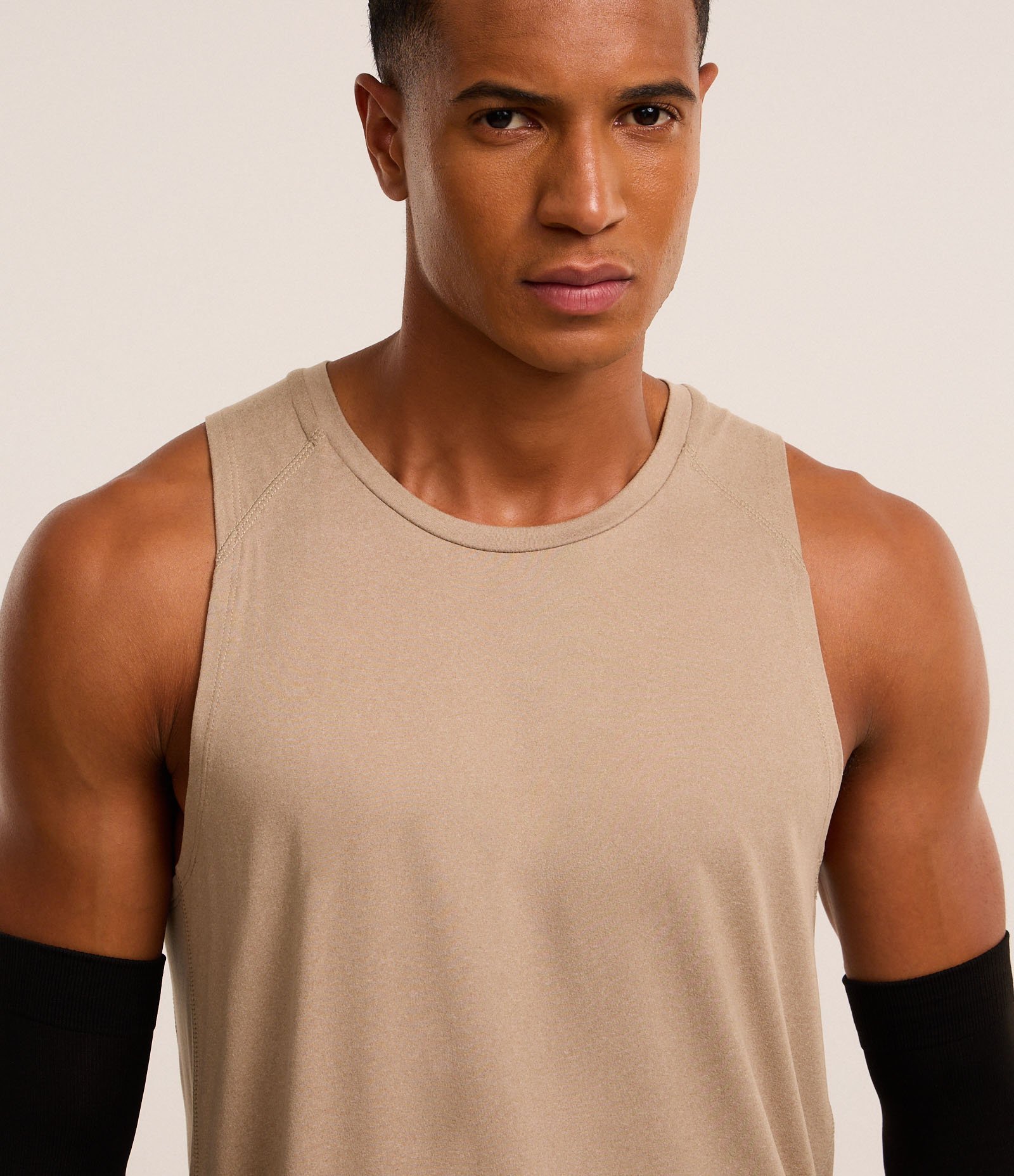 Regata Regular Esportiva com Etiqueta na Barra e Detalhe Contrastante Bege 5