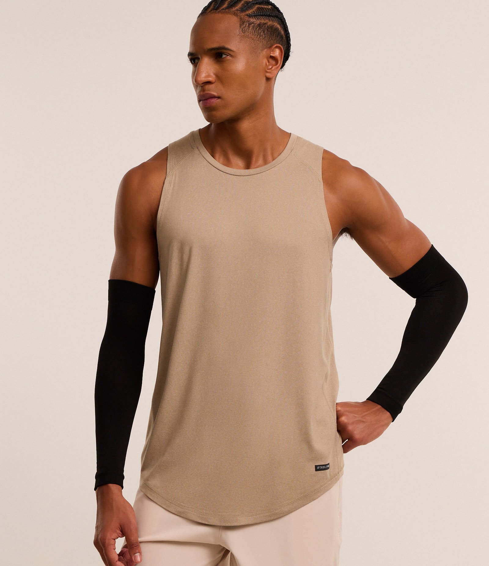 Regata Regular Esportiva com Etiqueta na Barra e Detalhe Contrastante Bege 6