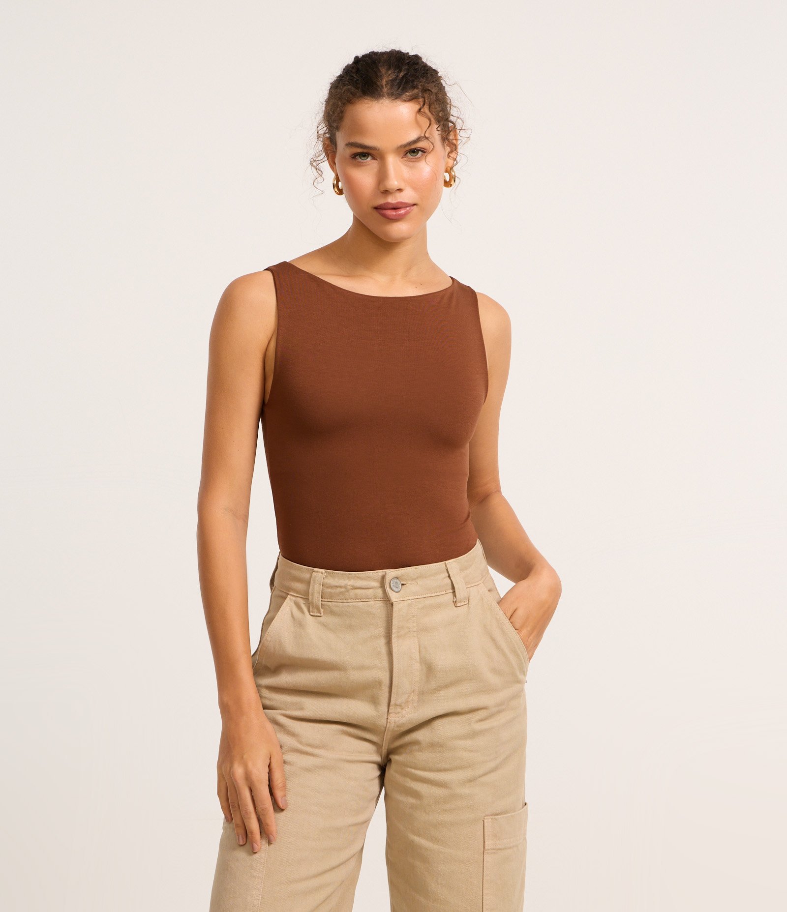 Body em Malha de Viscose com Decote Canoa Marrom 1