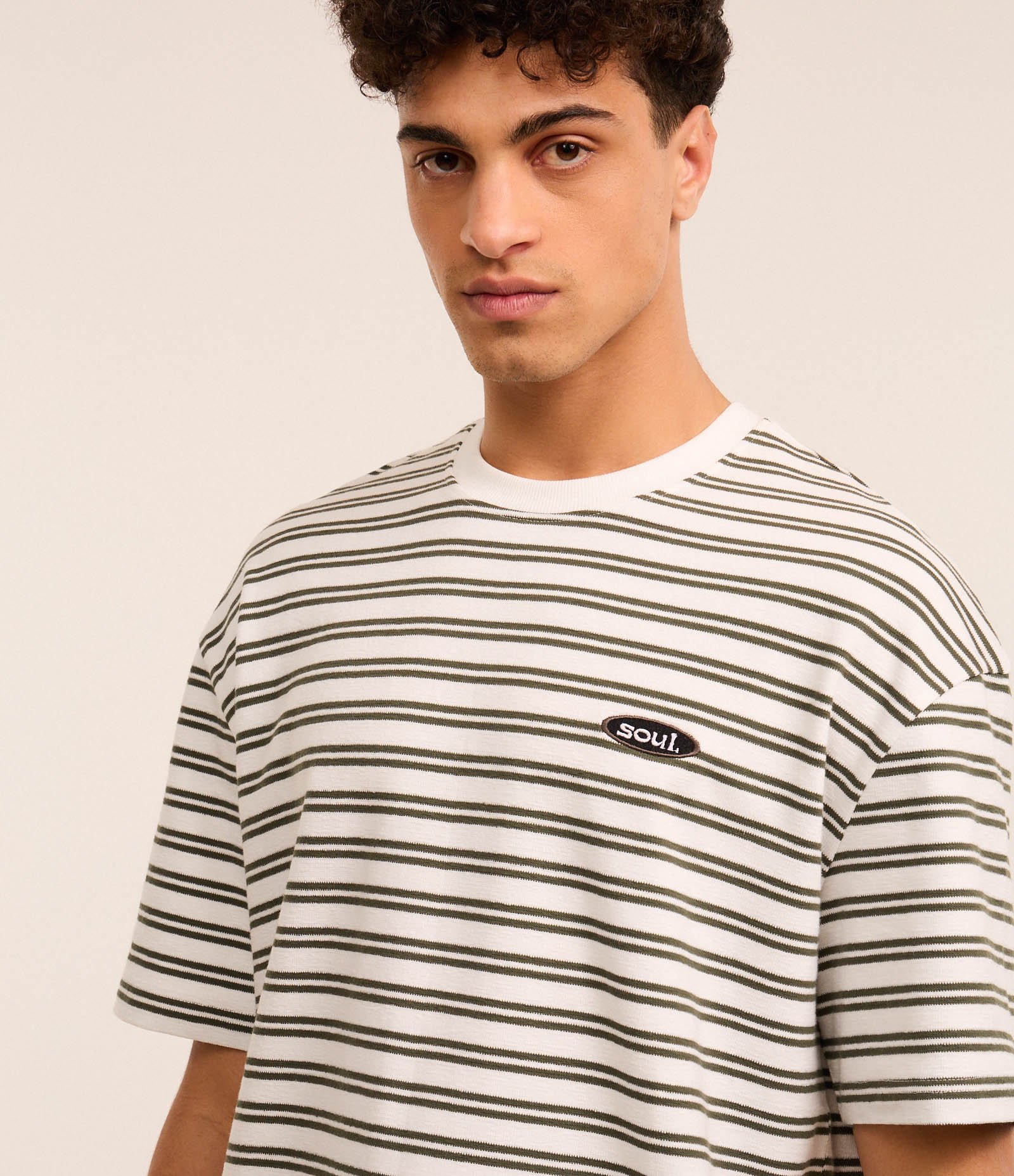 Camiseta Relaxed em Algodão com Estampa de Listras e Texturizada Bege 3