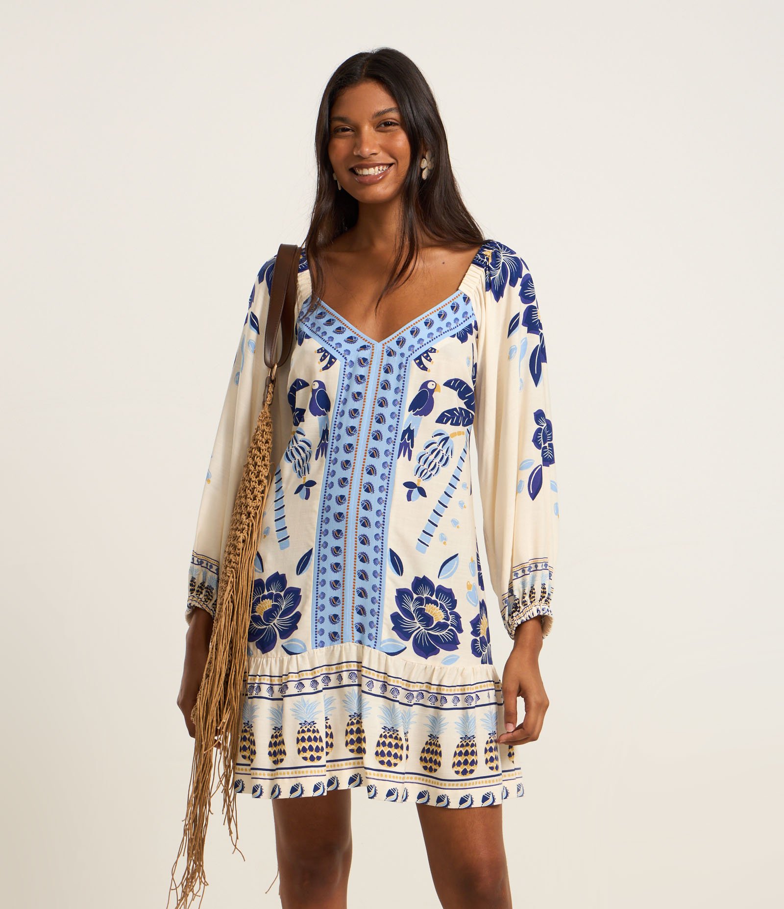 Vestido Curto em Chalis com Estampa Tropical e Decote V Bege 1