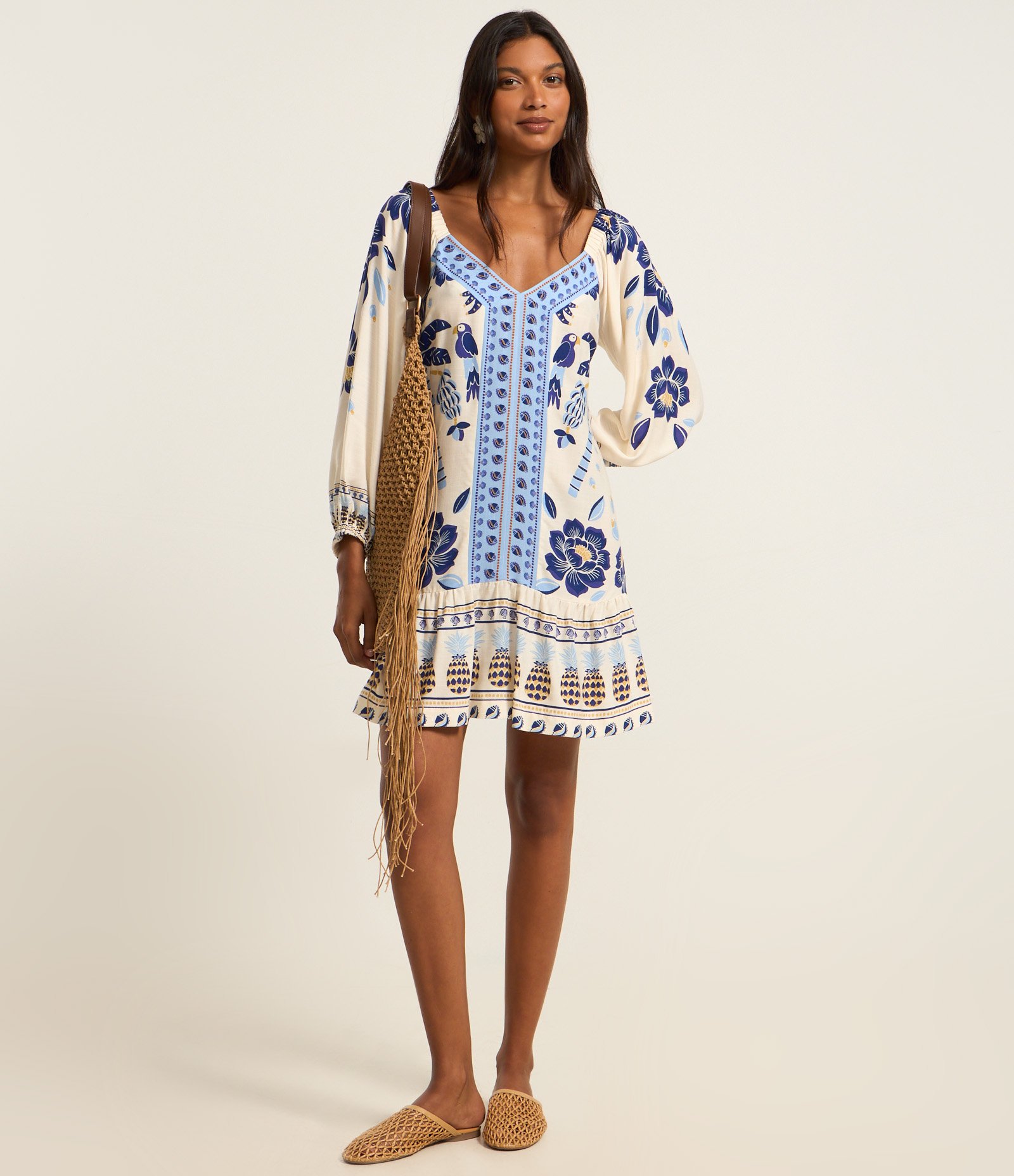 Vestido Curto em Chalis com Estampa Tropical e Decote V Bege 2