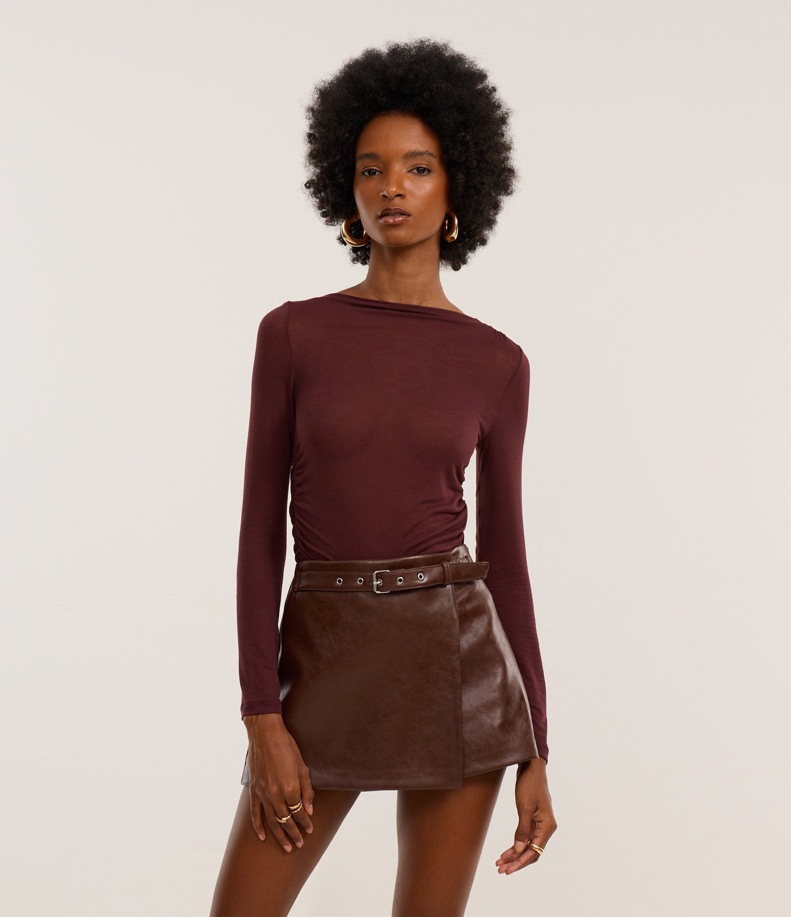 Blusa em Malha de Viscose com Gola Assimétrica Rente ao Pescoço Bordô 1