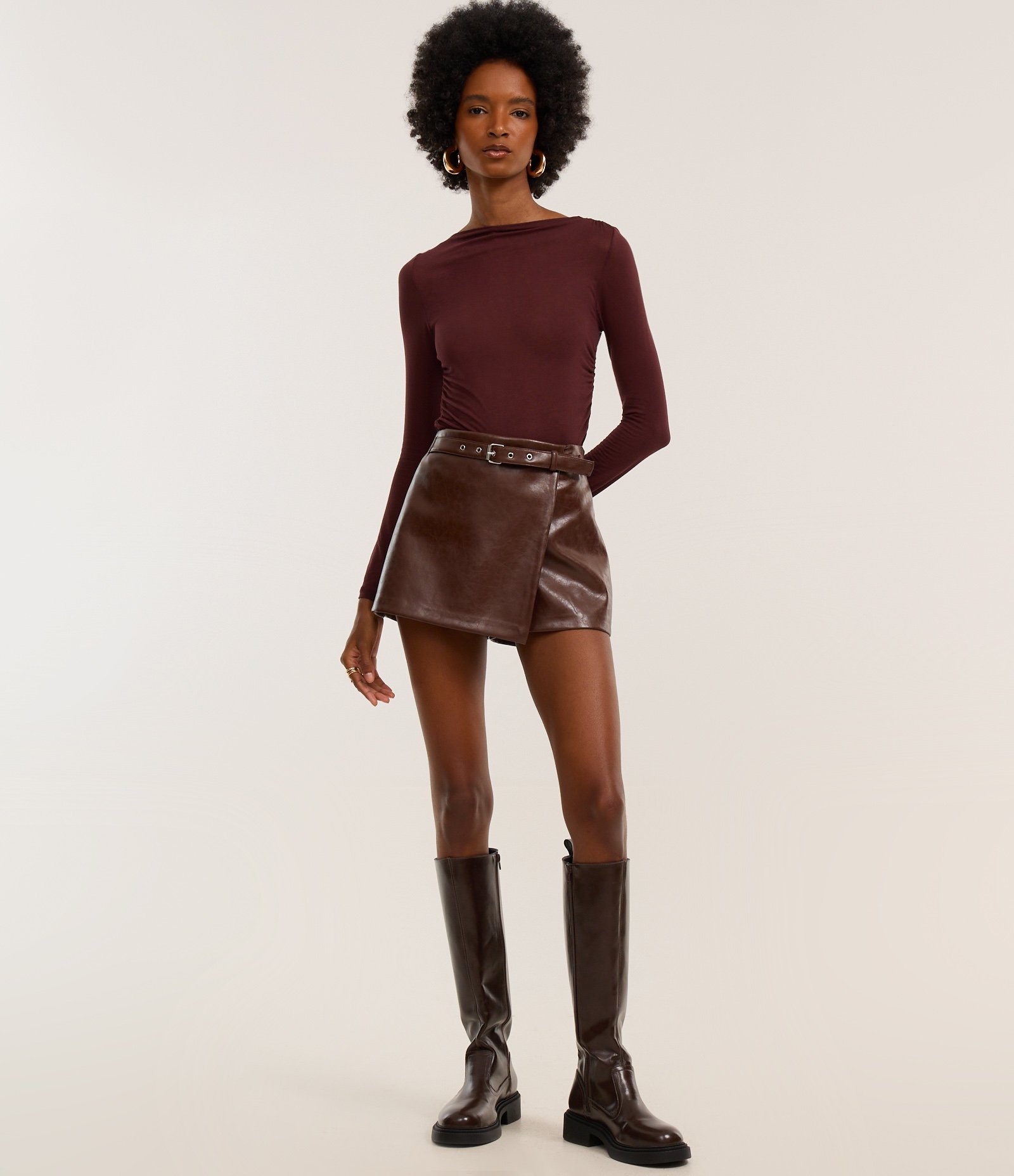 Blusa em Malha de Viscose com Gola Assimétrica Rente ao Pescoço Bordô 2