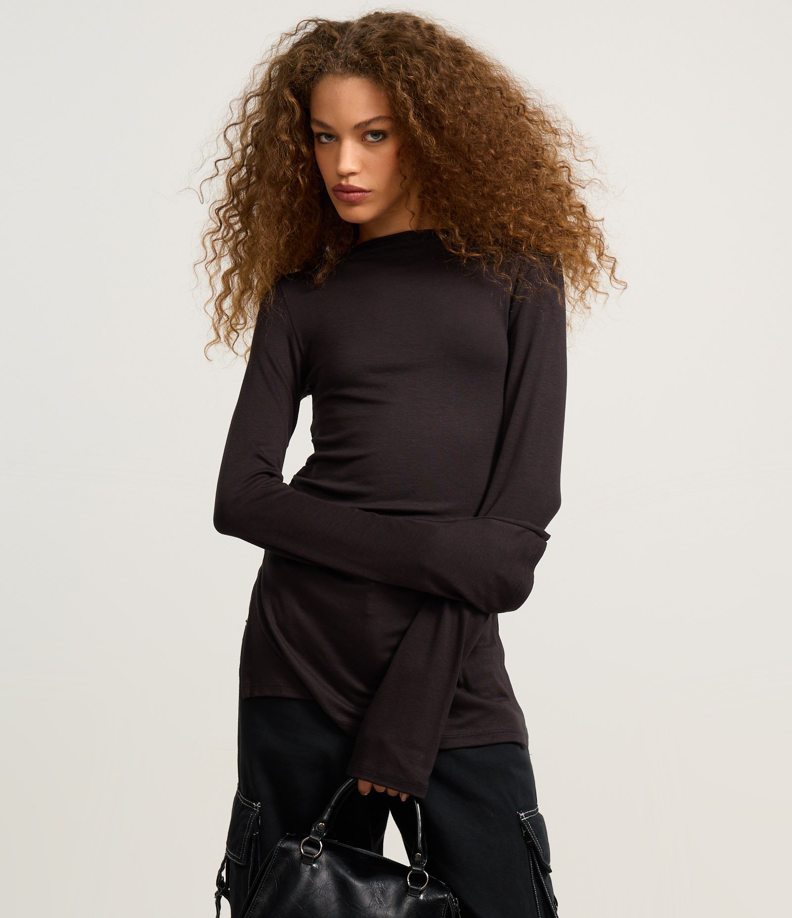 Blusa em Ribana com Franzido Lateral e Gola Altinha Preto 3