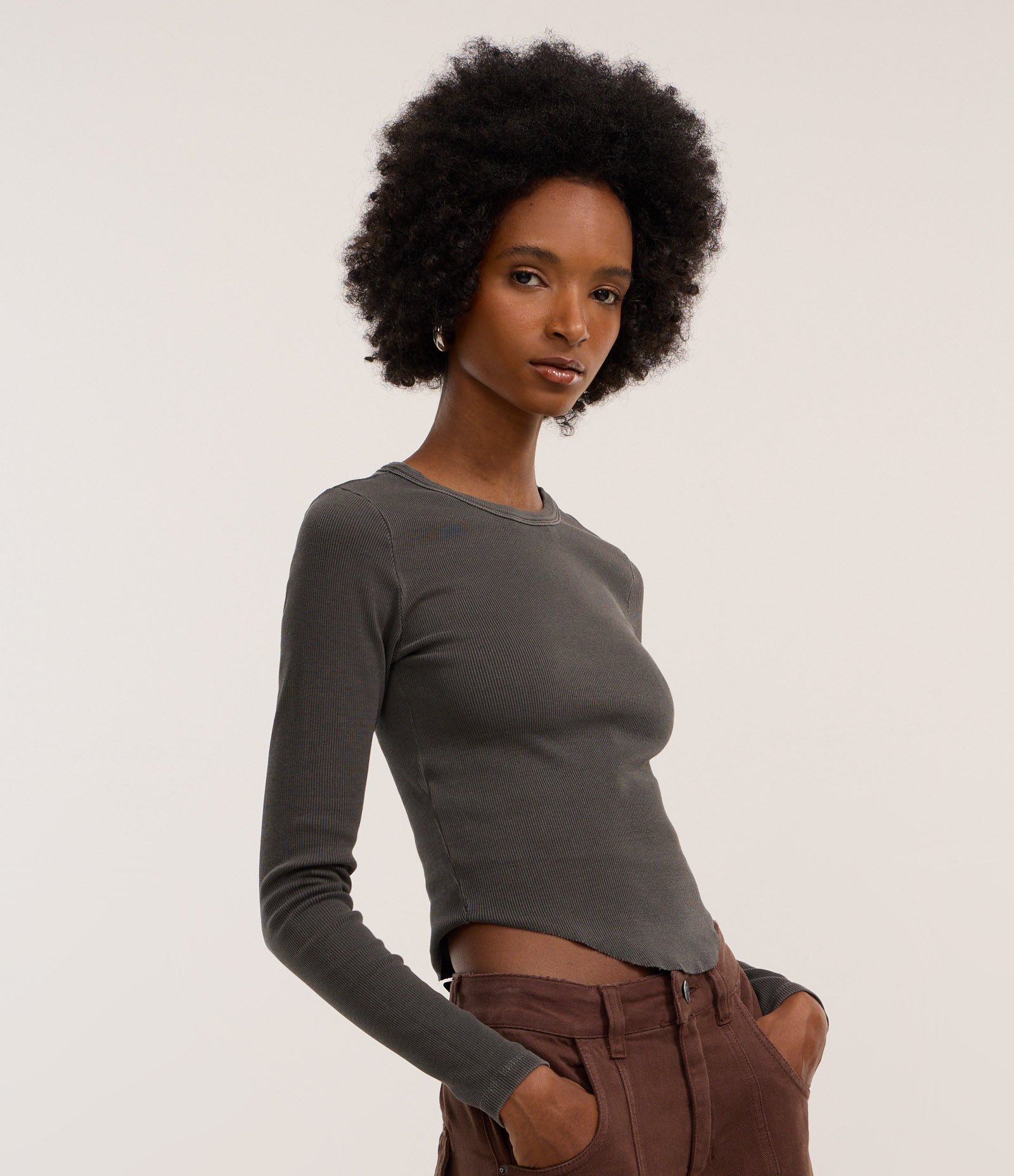 Blusa em Ribana com Barra Assimétrica Preto Estonado 1