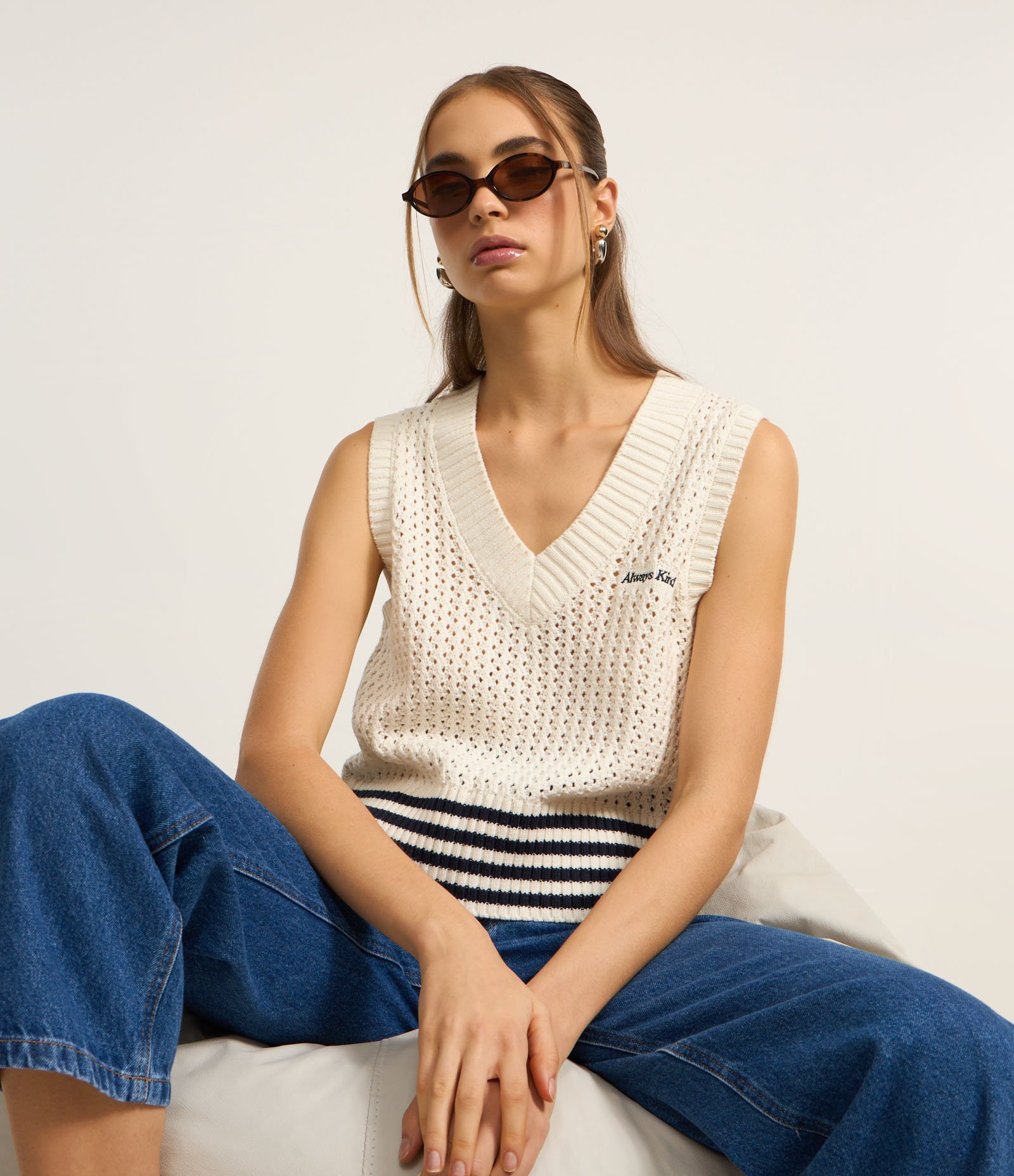 Colete em Tricô Texturizado com Bordado Always Kind Off White 1
