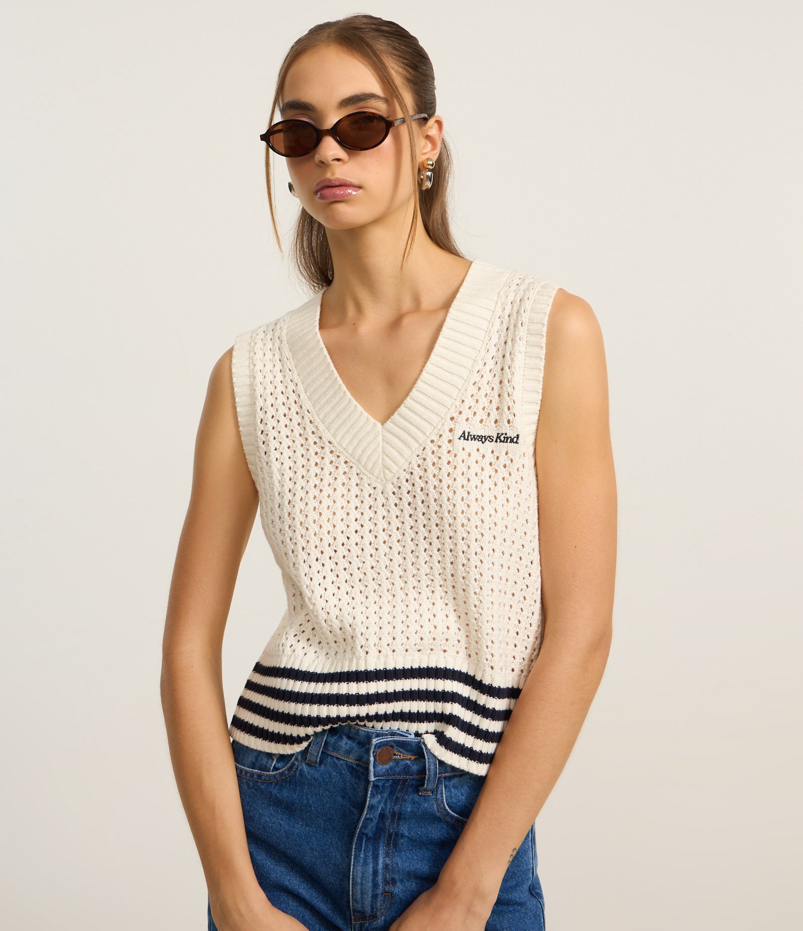 Colete em Tricô Texturizado com Bordado Always Kind Off White 3