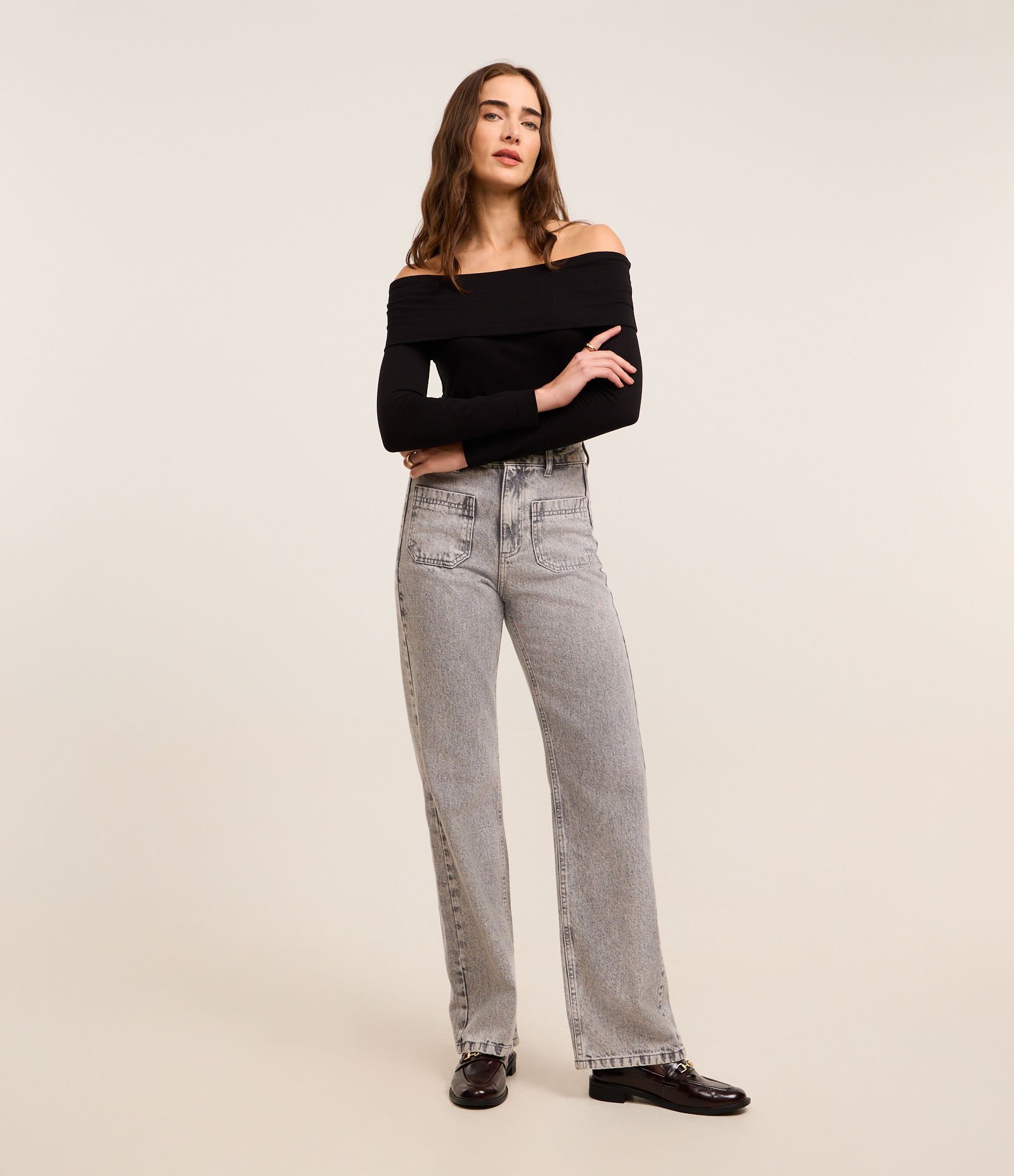 Blusa Ombro a Ombro em Viscose com Decote Virado Preto 2