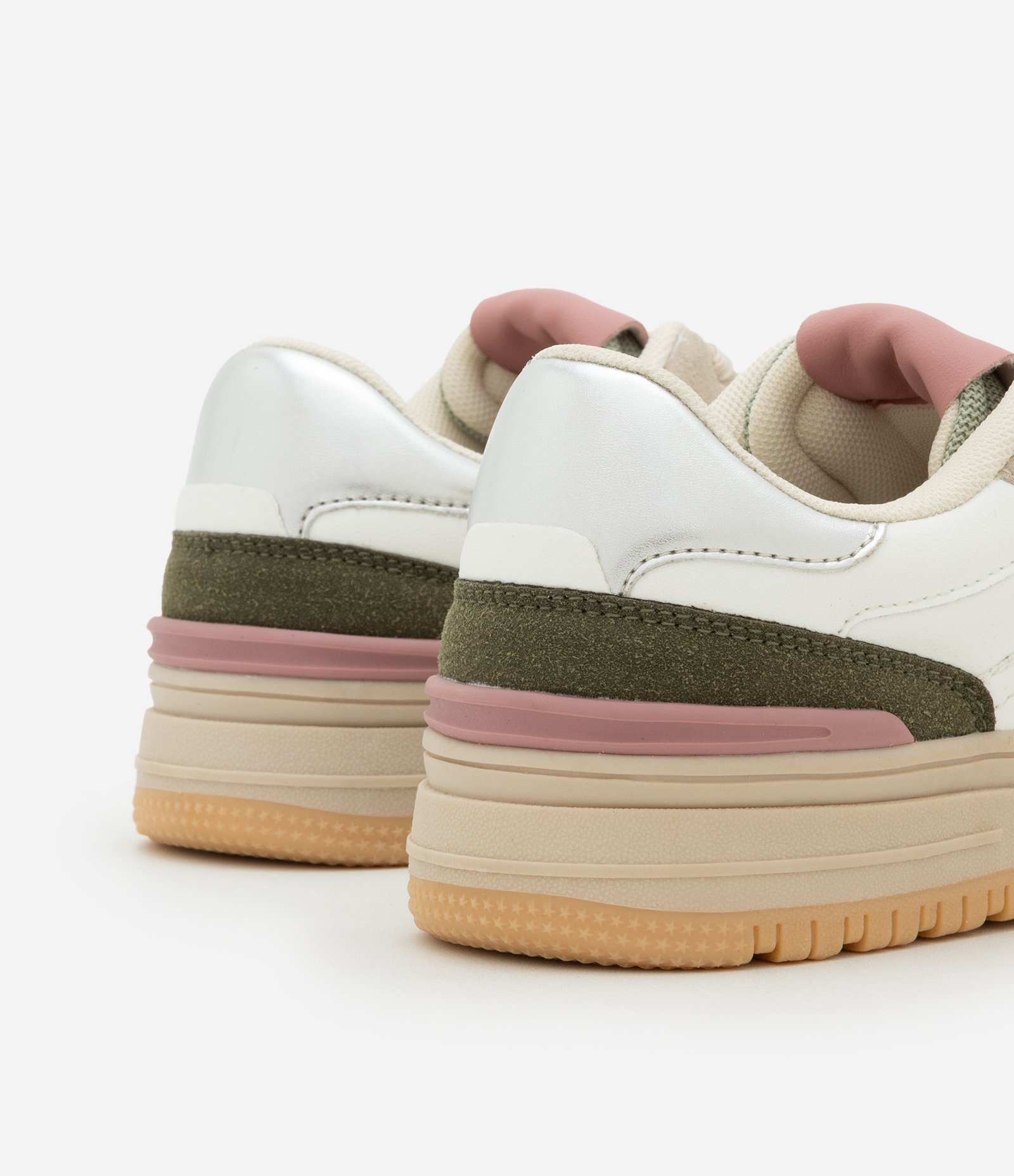 Tênis Casual em PU com Recortes Contrastantes Bege 6