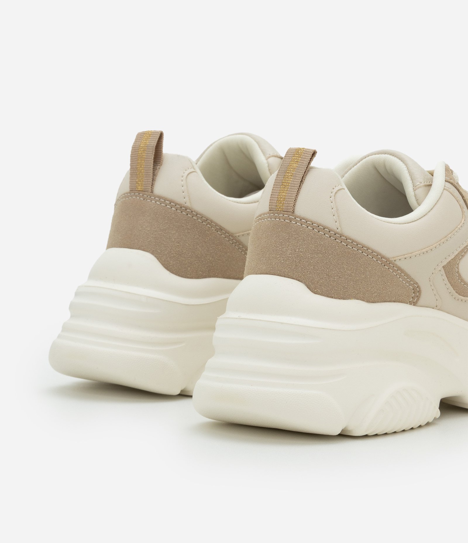 Tênis Jogging com Recortes Contrastantes Off White 6