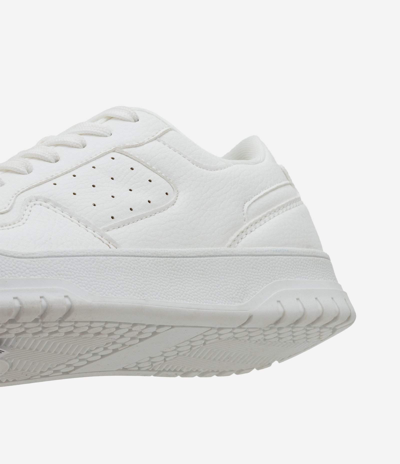Tênis Casual com Efeito Floater e Furinhos Branco 3