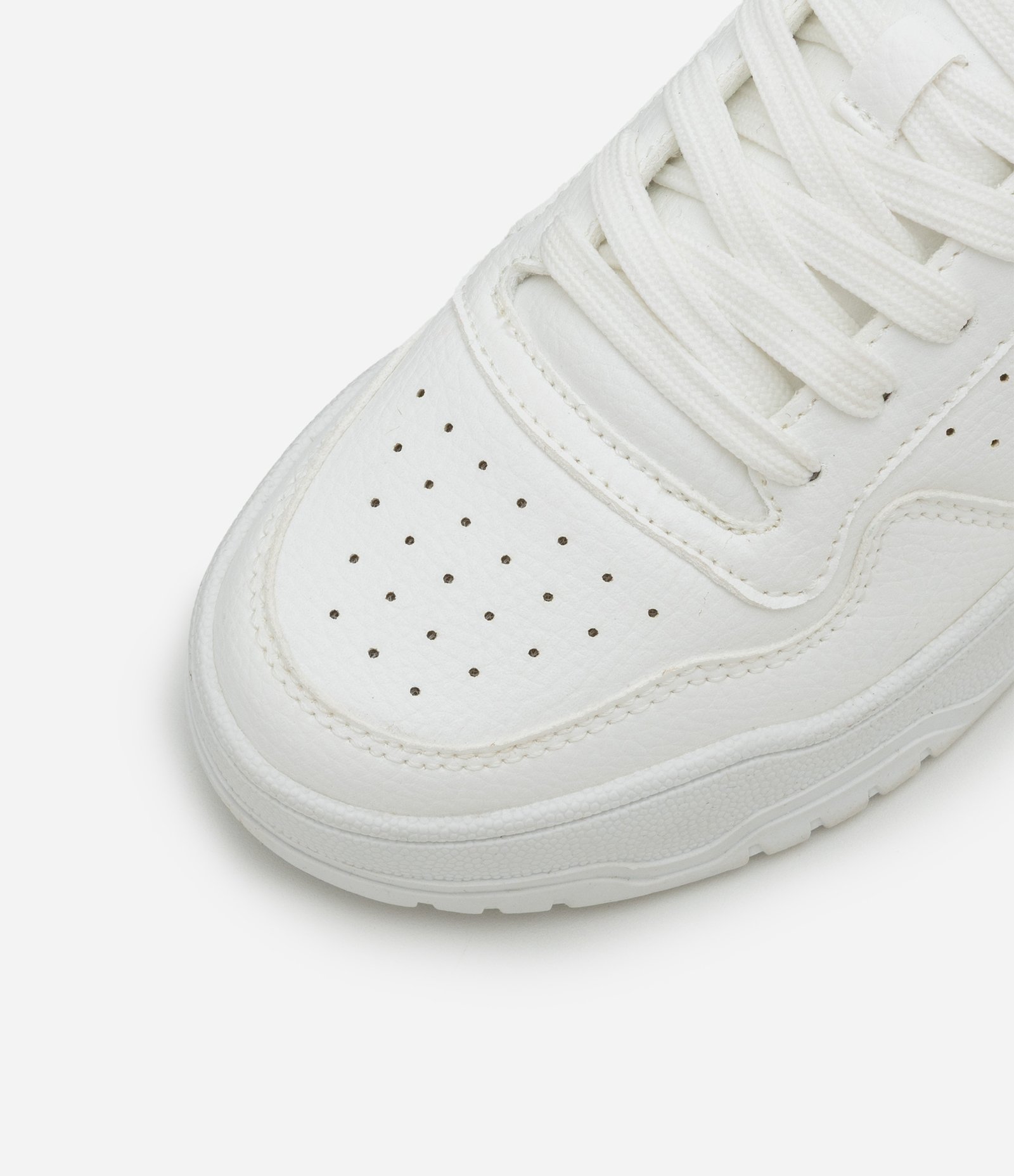 Tênis Casual com Efeito Floater e Furinhos Branco 4