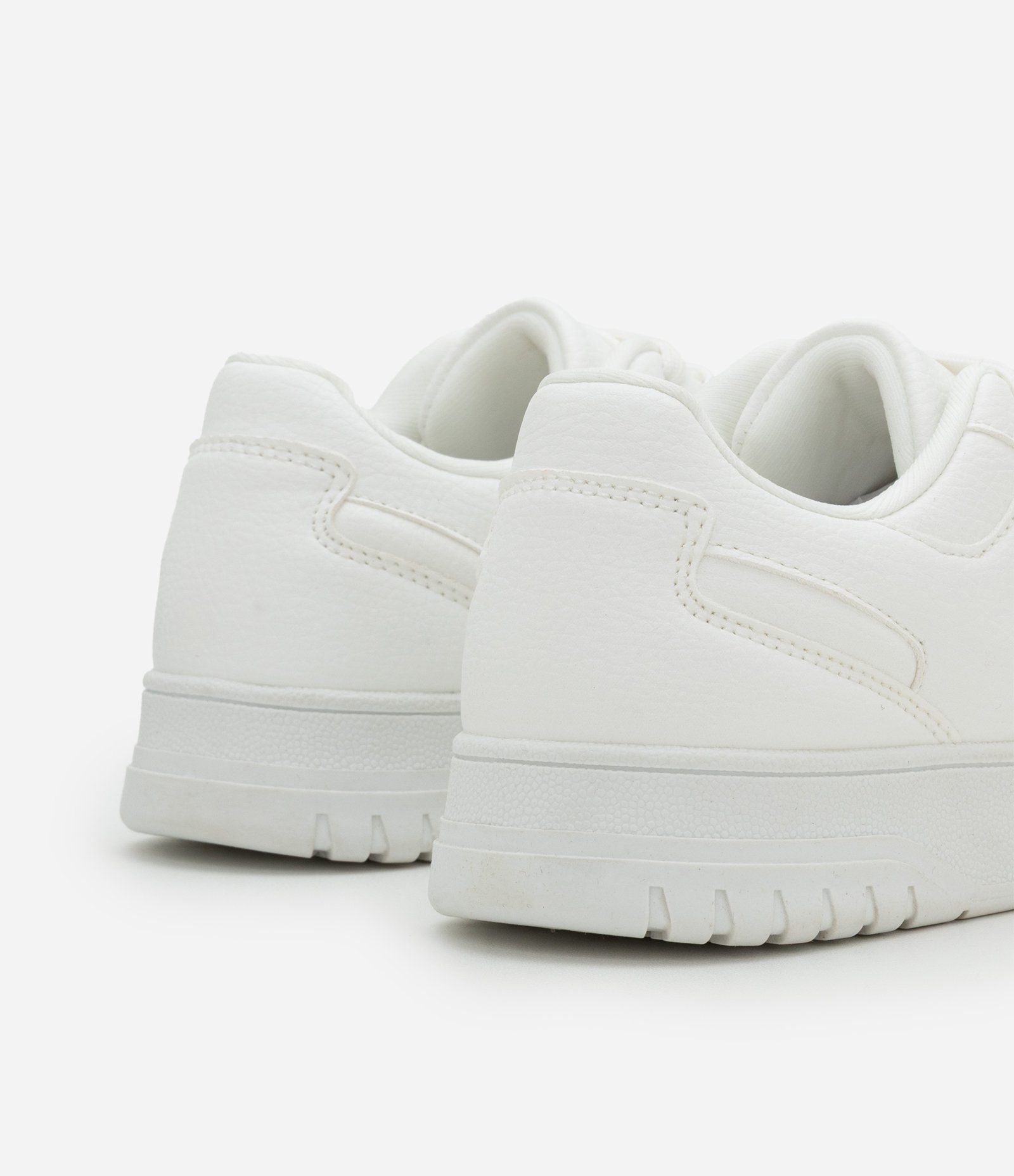 Tênis Casual com Efeito Floater e Furinhos Branco 5