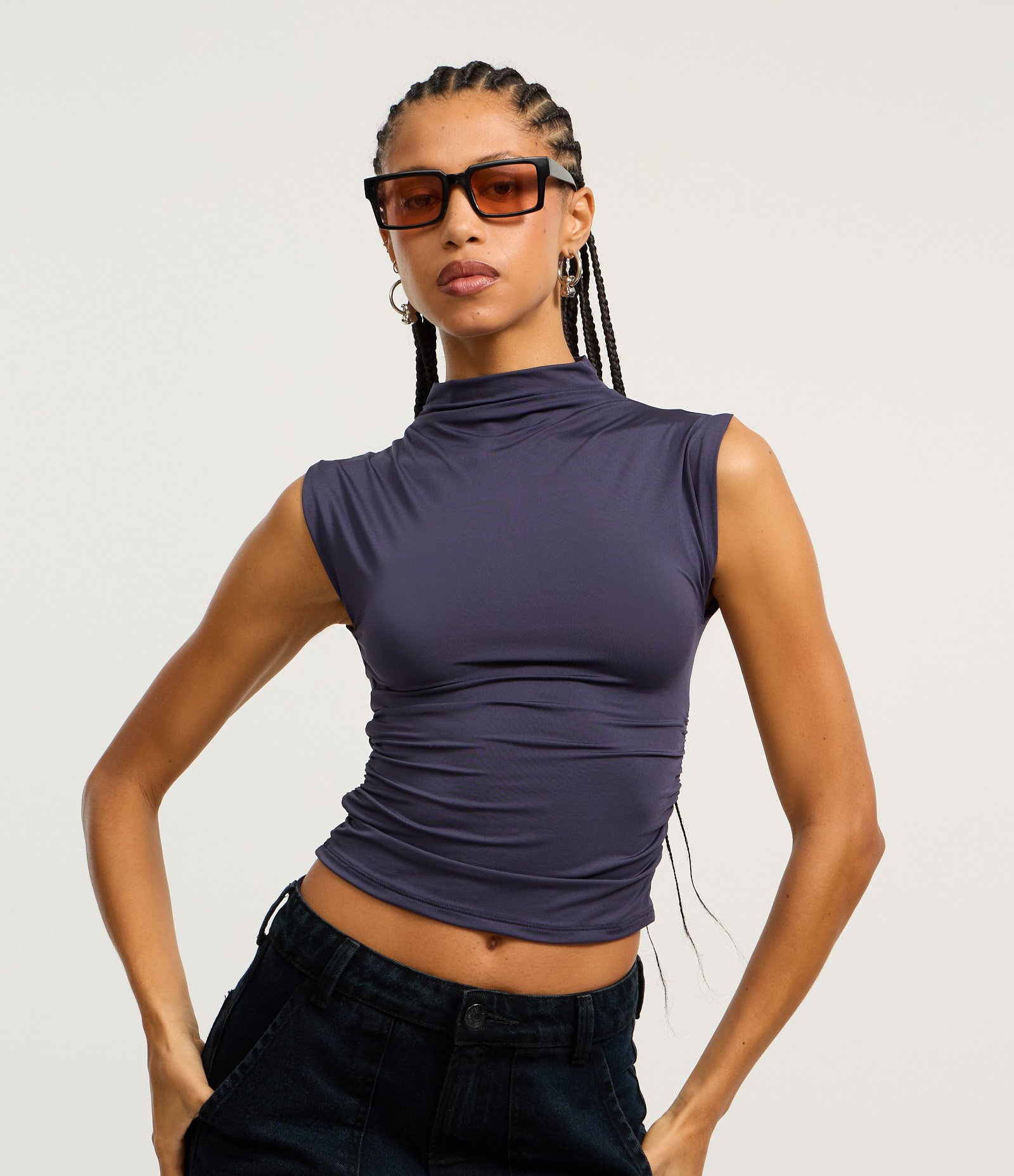 Blusa em Microfibra sem Manga com Golinha Alta Azul Marinho 1