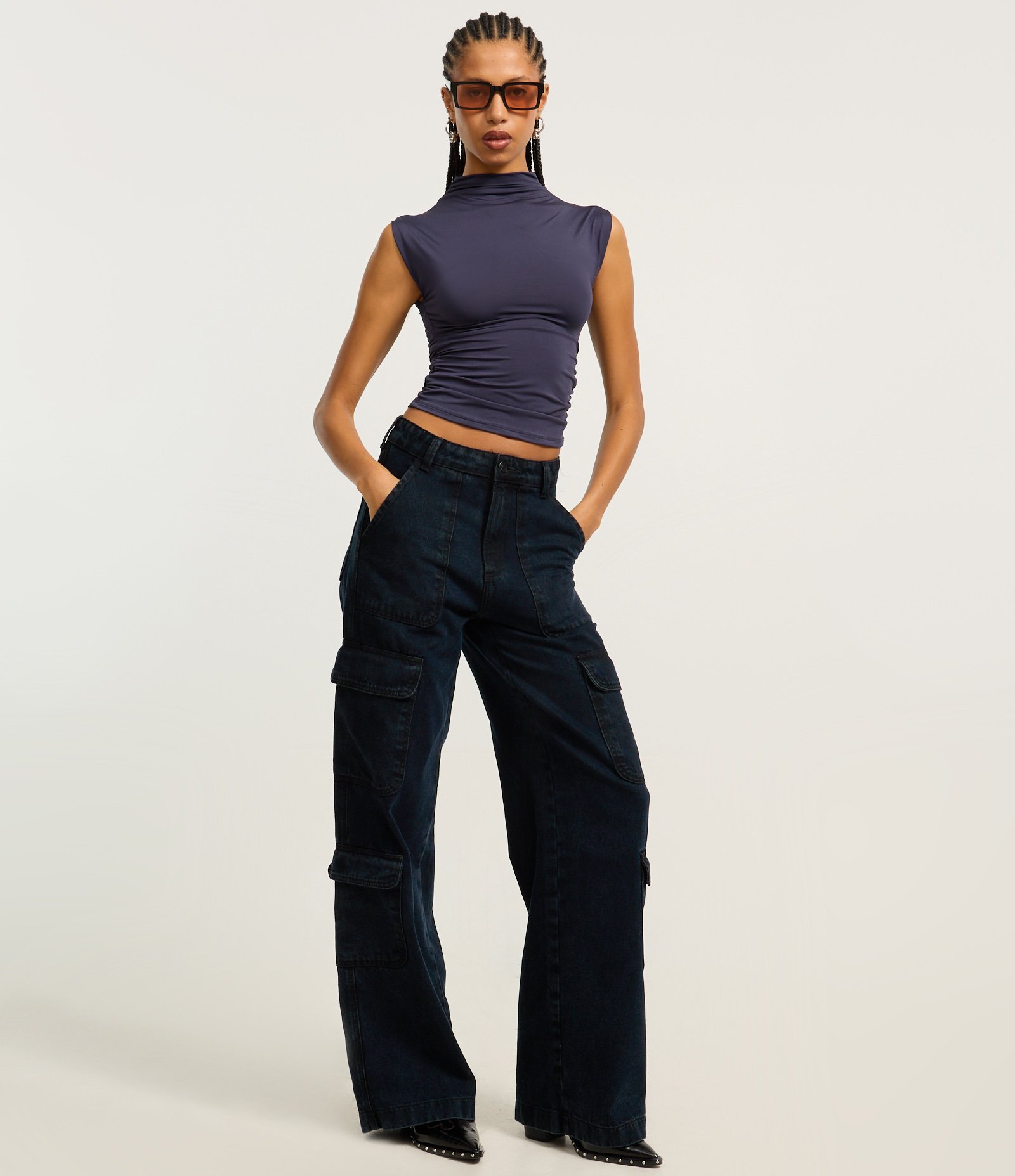 Blusa em Microfibra sem Manga com Golinha Alta Azul Marinho 2