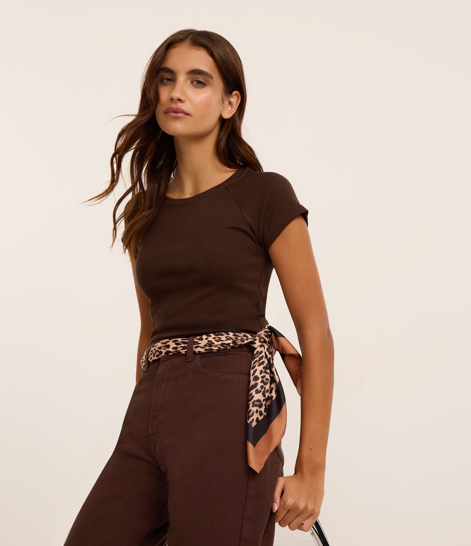 Lenço Quadrado em Cetim com Estampa Animal Print Onça Marrom 1