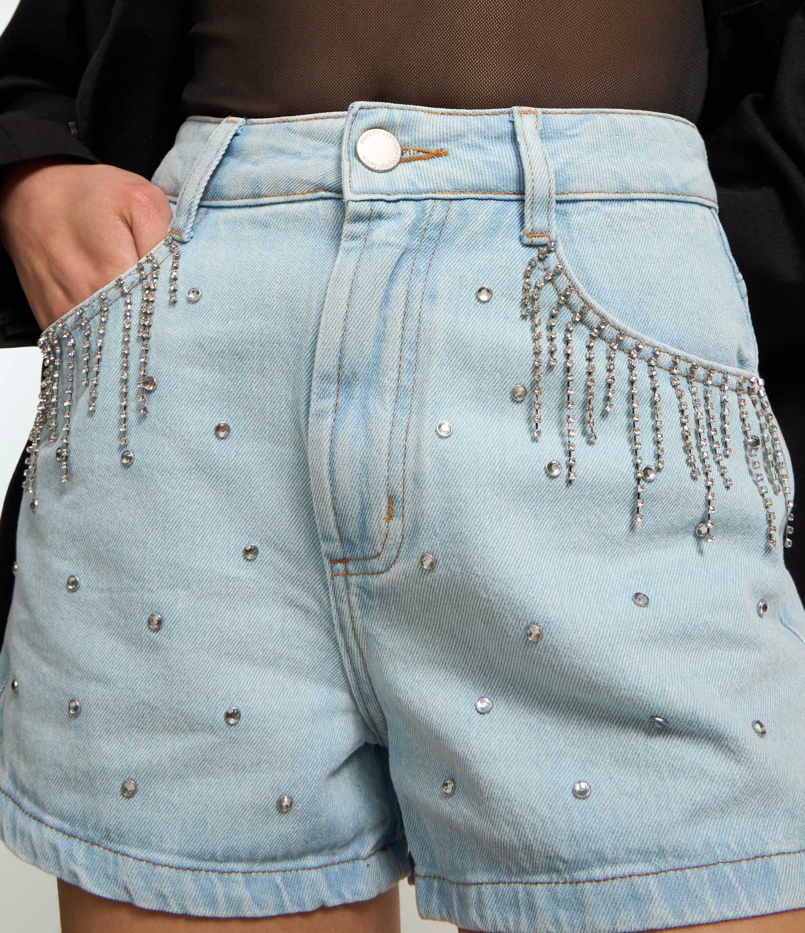 Short Slim em Jeans com Brilhos Aplicados e nos Bolsos Azul 4