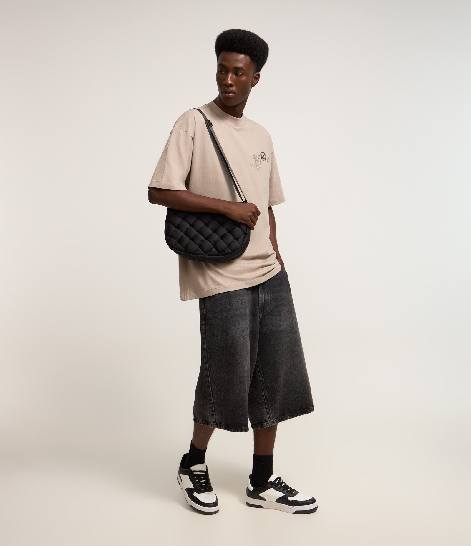 Camiseta T-shirt Boxy em Malhão com Estampa Angels Cinza 2