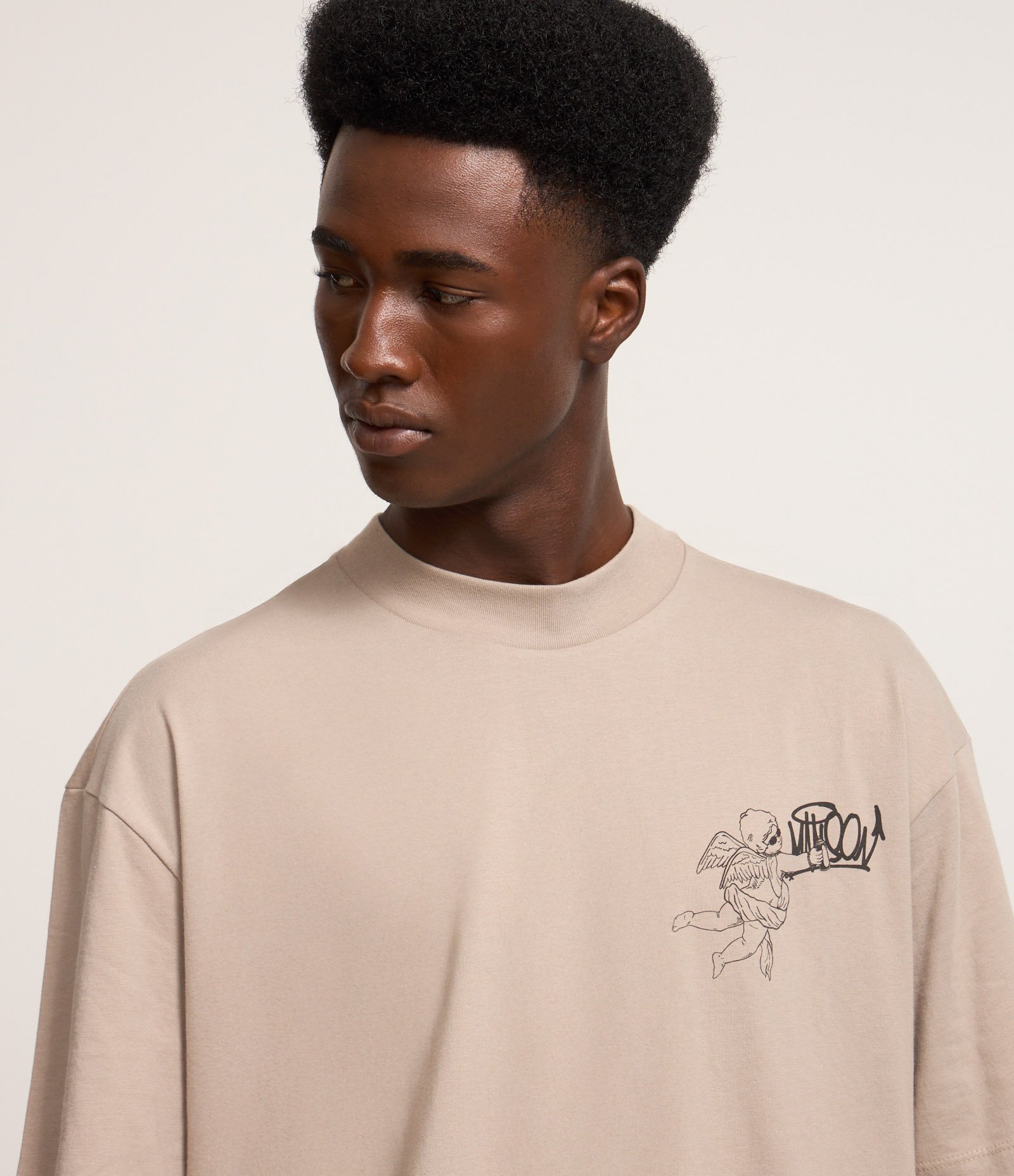 Camiseta T-shirt Boxy em Malhão com Estampa Angels Cinza 4